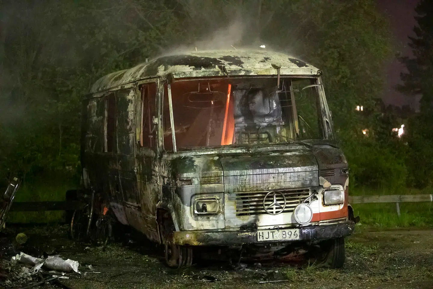 En husvogn udbrændte ved Eddavägen. Alarmopkaldet kom kl. 22.29.