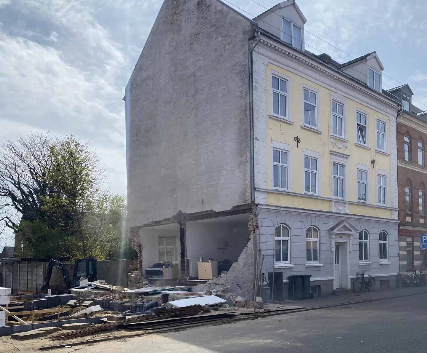 Østergade 57, da gavlen revnede. Privatfoto.