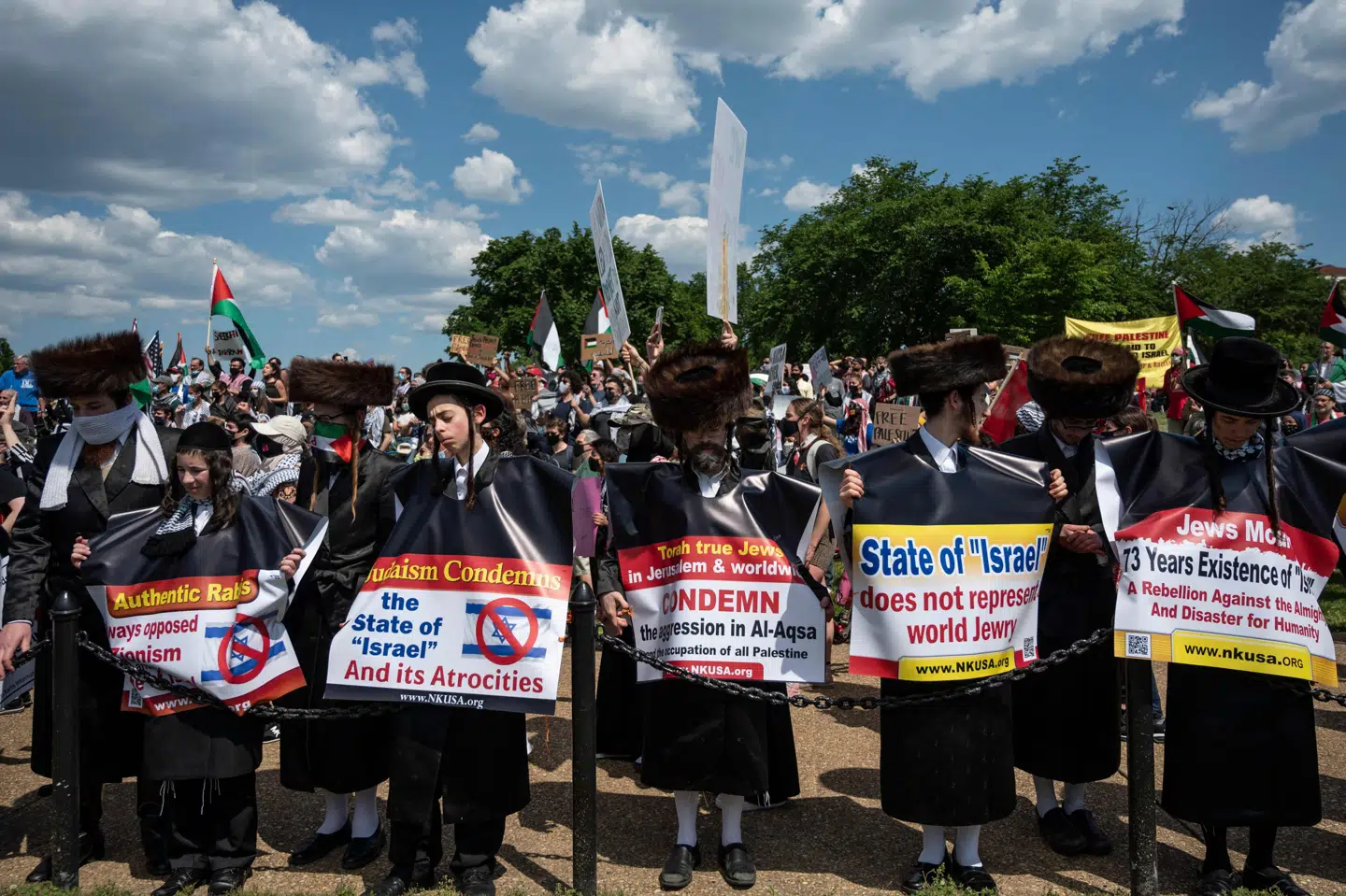 Aktivister protesterer nær Washington Monumentet i USA's hovedstad. Andrew Caballero-Reynolds/Ritzau Scanpix