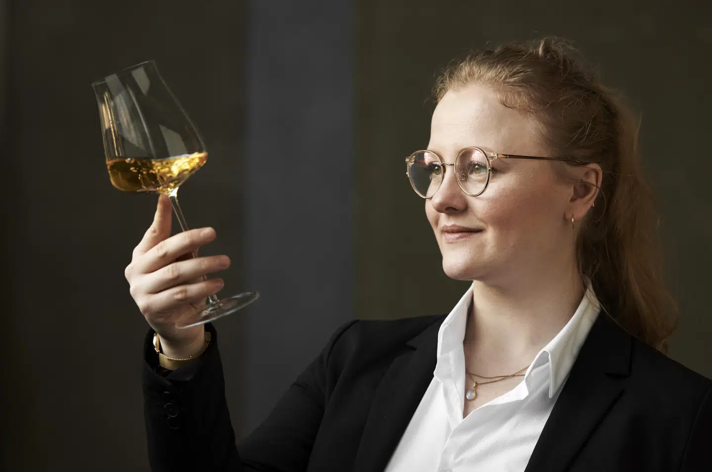 Nina Højgaard Jensen, professionel vinsmager, som i 2019 vandt sølv i Best Sommelier of the World, og dermed blev den bedst placerede kvindelige sommelier i verden