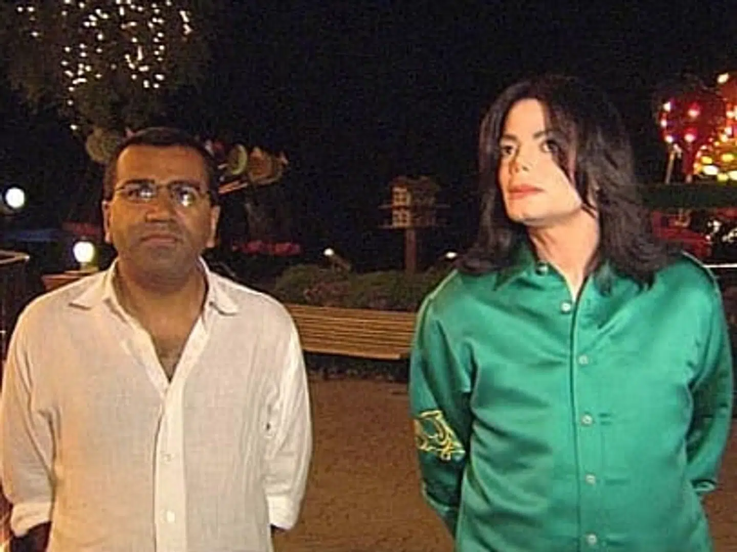 Martin Bashir og Michael Jackson - under interview foran Jackson hjem, 'Neverland'