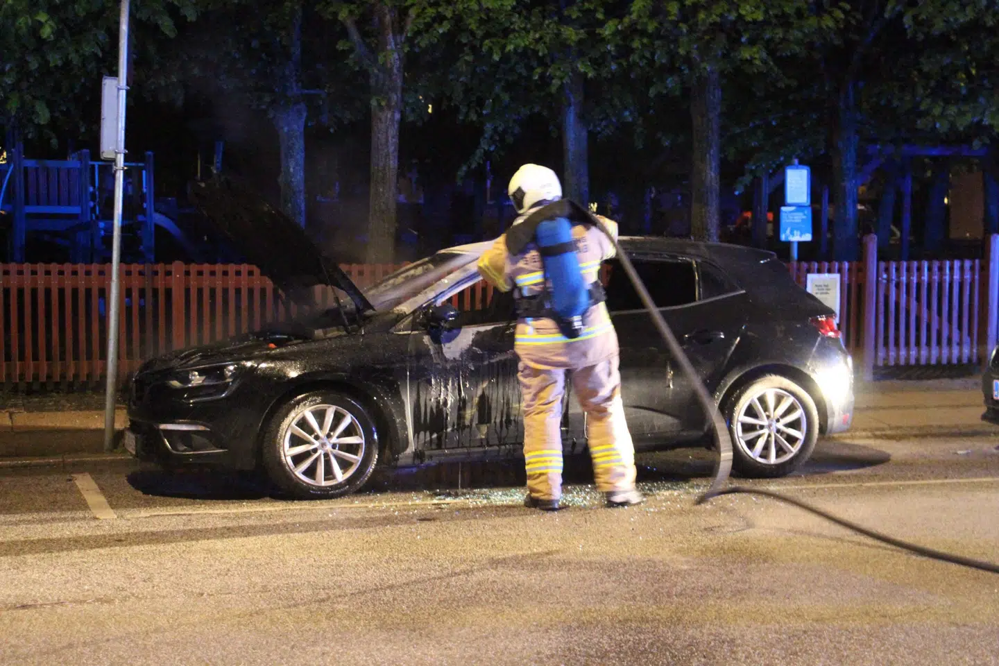 Brandvæsnet er rykket ud til biler i brand på Nørrebro. Foto: Presse-fotos.dk