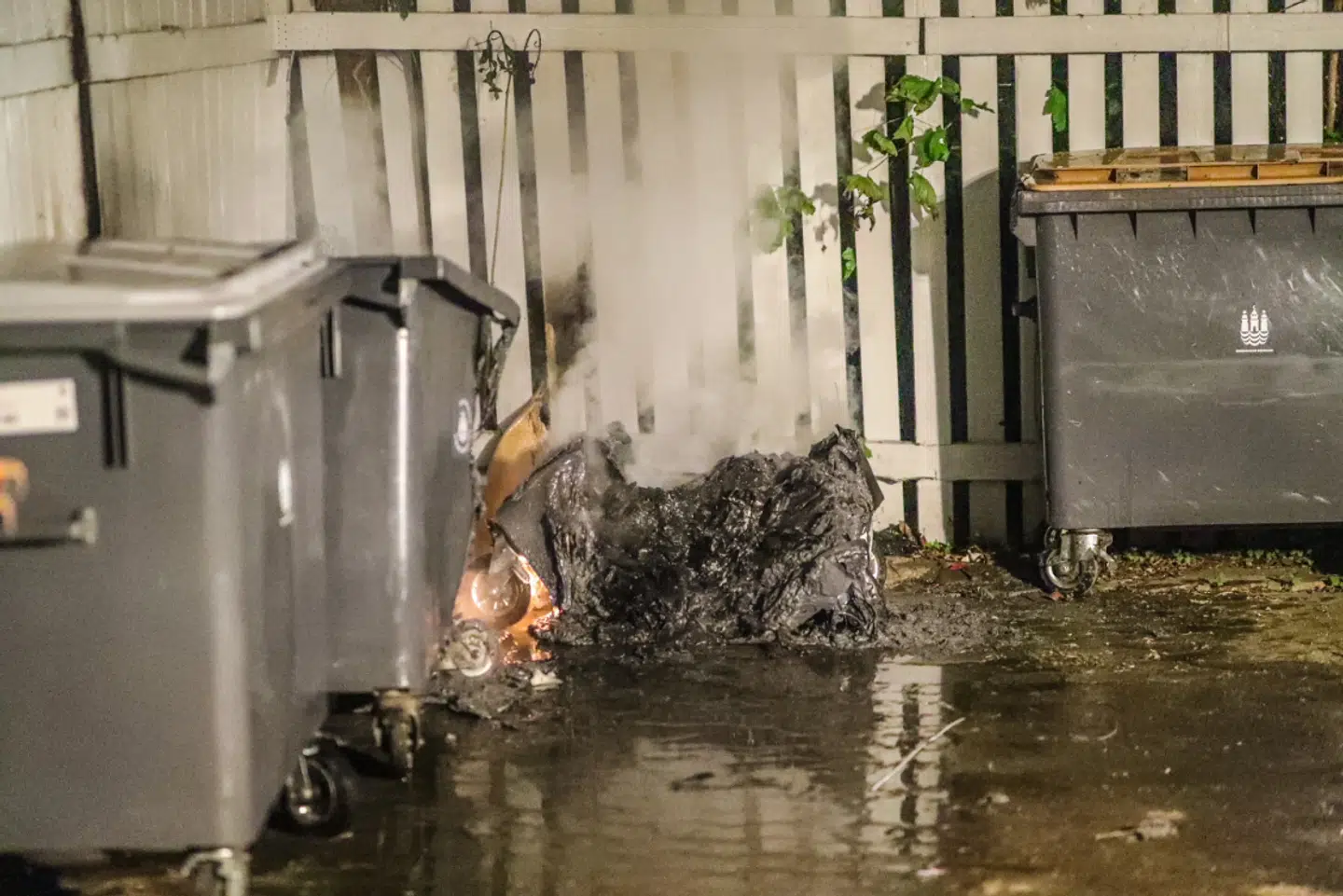 Ild i skraldespand på Nørrebro. Foto: Presse-fotos.dk