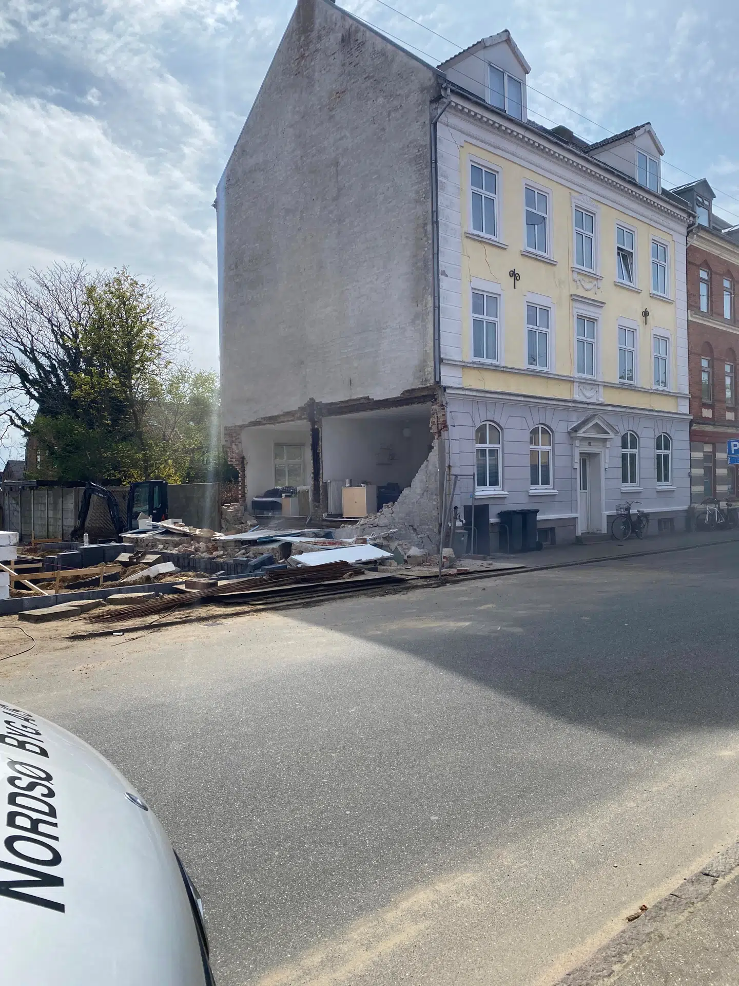 Østergade 57, da gavlen revnede. Privatfoto.