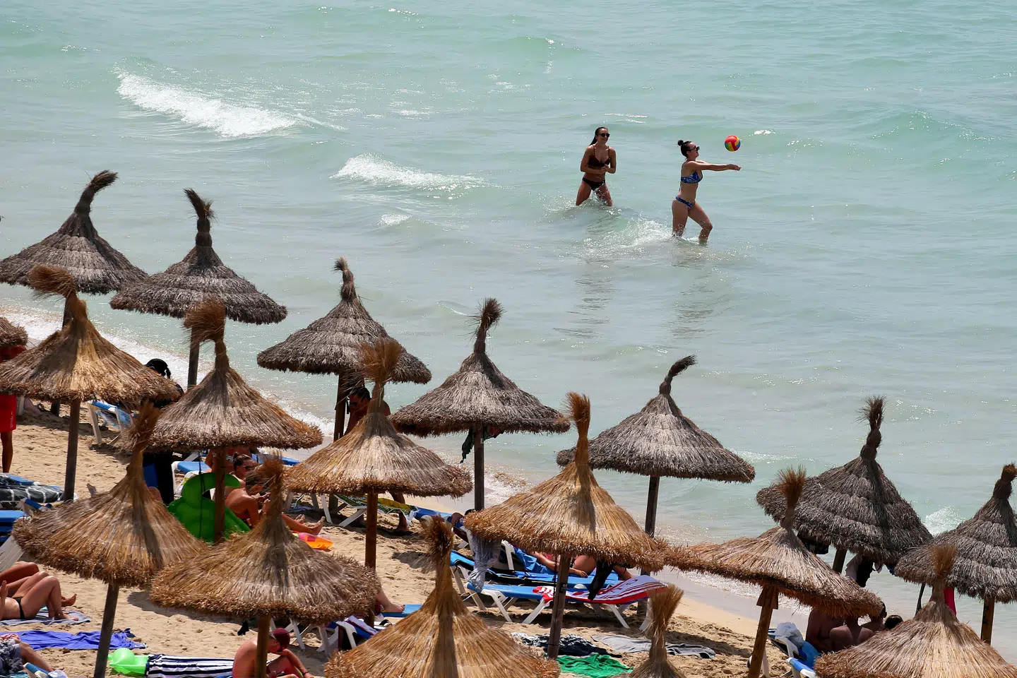 Den spanske ø Mallorca er et af de feriemål, hvor rejser fra lørdag er tilladt. (Arkivfoto) Enrique Calvo/Reuters