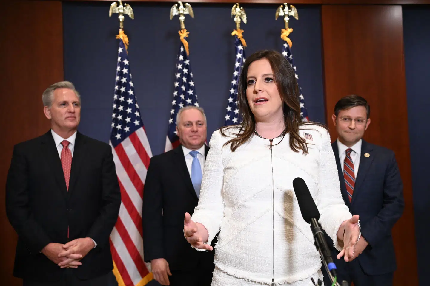 Elise Stefanik på et pressemøde fredag, hvor Republikanerne valgte det 36-årige kongresmedlem til partiets tredjemest magtfulde post i Repræsentanternes Hus. Mandel Ngan/Ritzau Scanpix