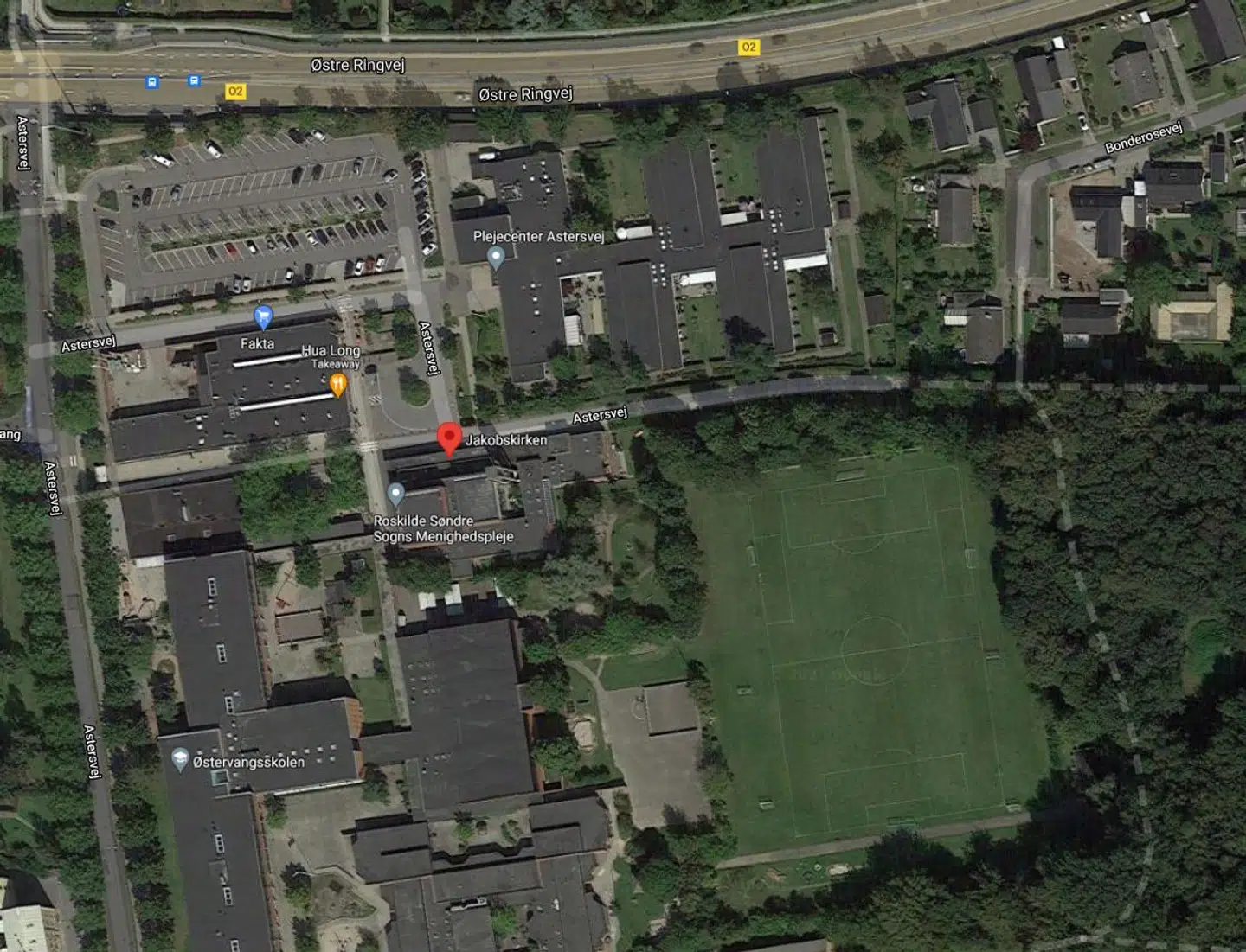 Knivoverfaldet fandt sted ved den røde markering, foran Jacobskirken på strækning af Astersvej, der kun er gang- og cykelsti.