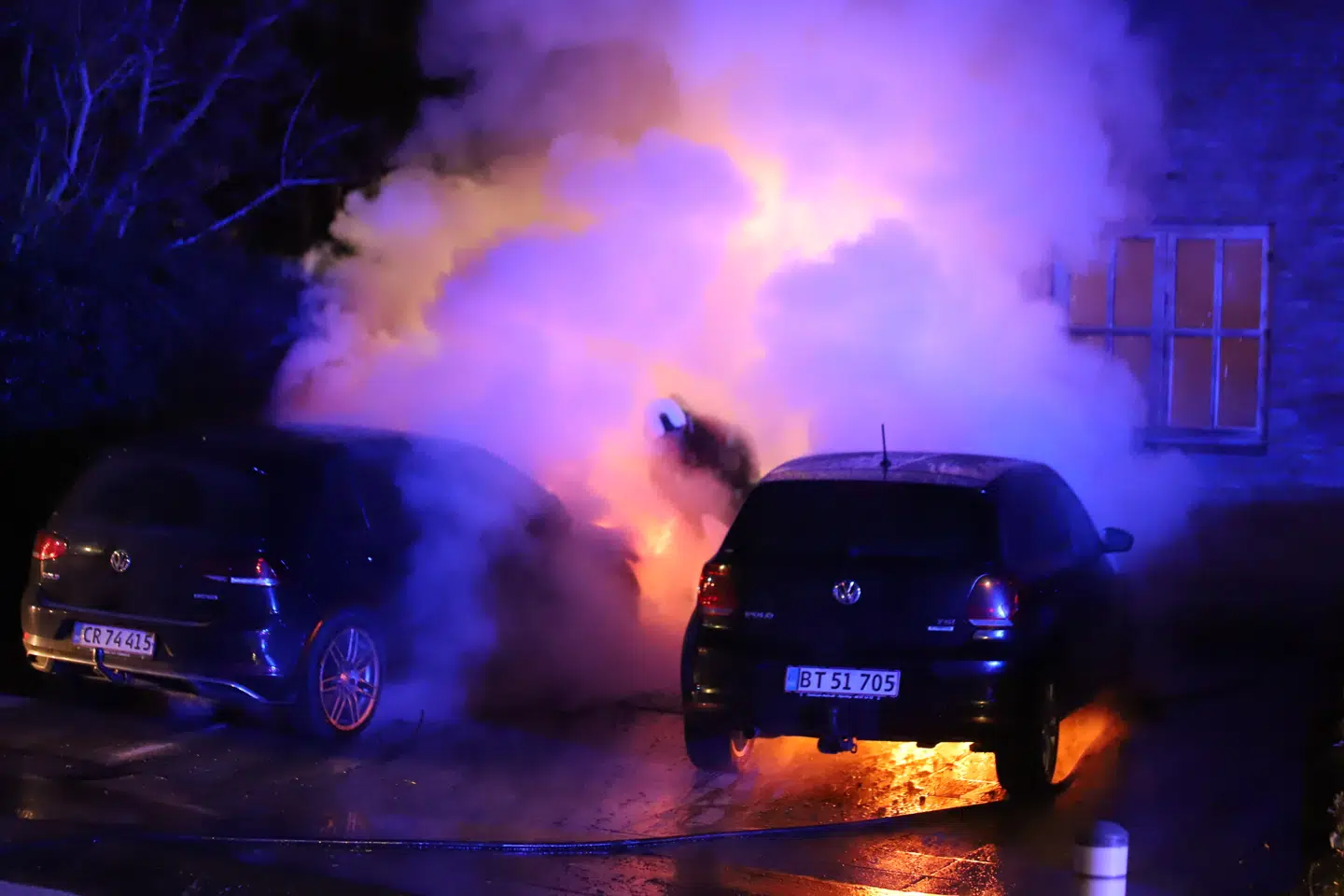 Slukningsarbejdet i gang.