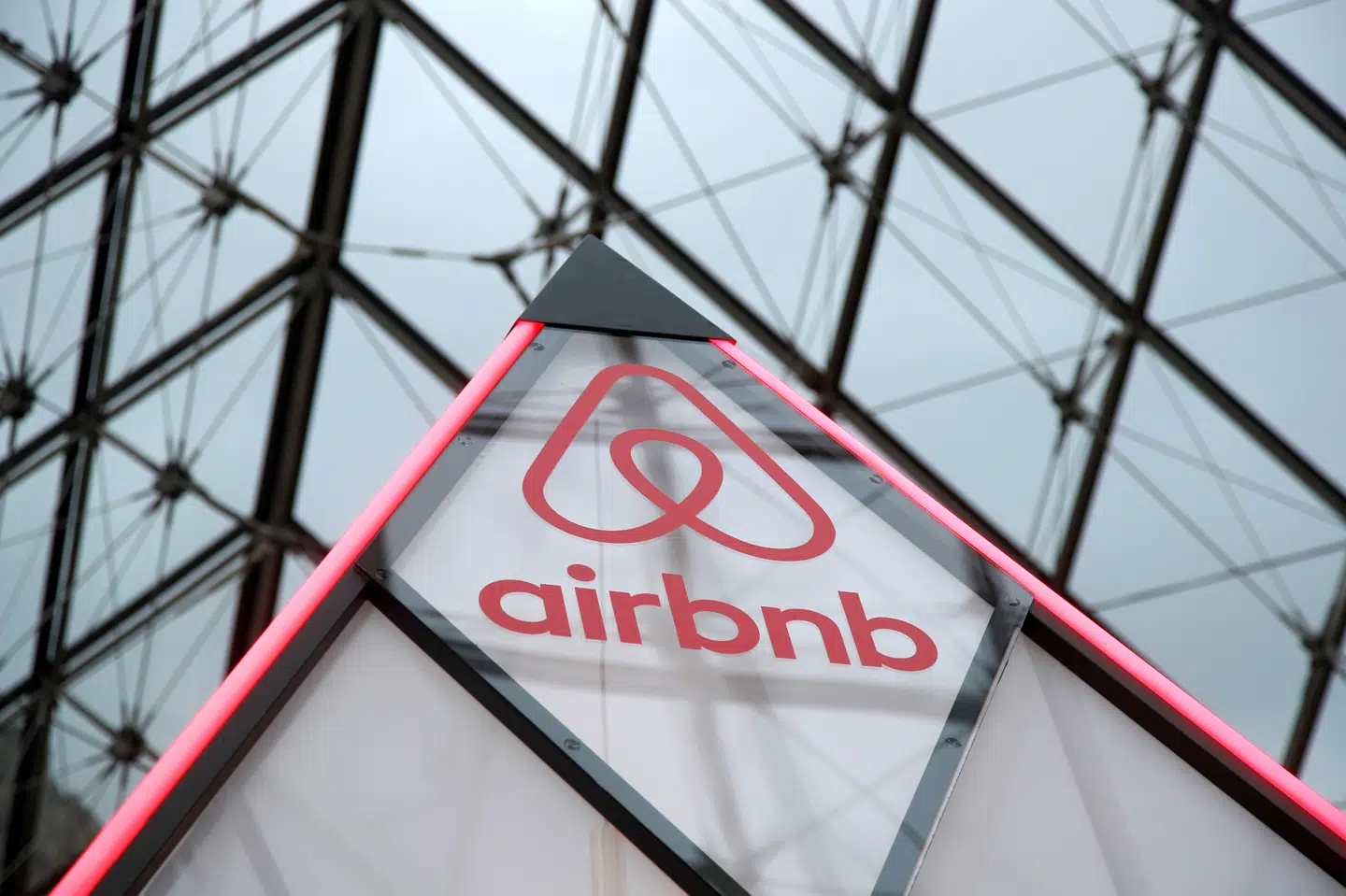 Airbnb har trods store tab klaret sig bedre end flere af sine største konkurrenter under pandemien. (Arkivfoto) Charles Platiau/Reuters