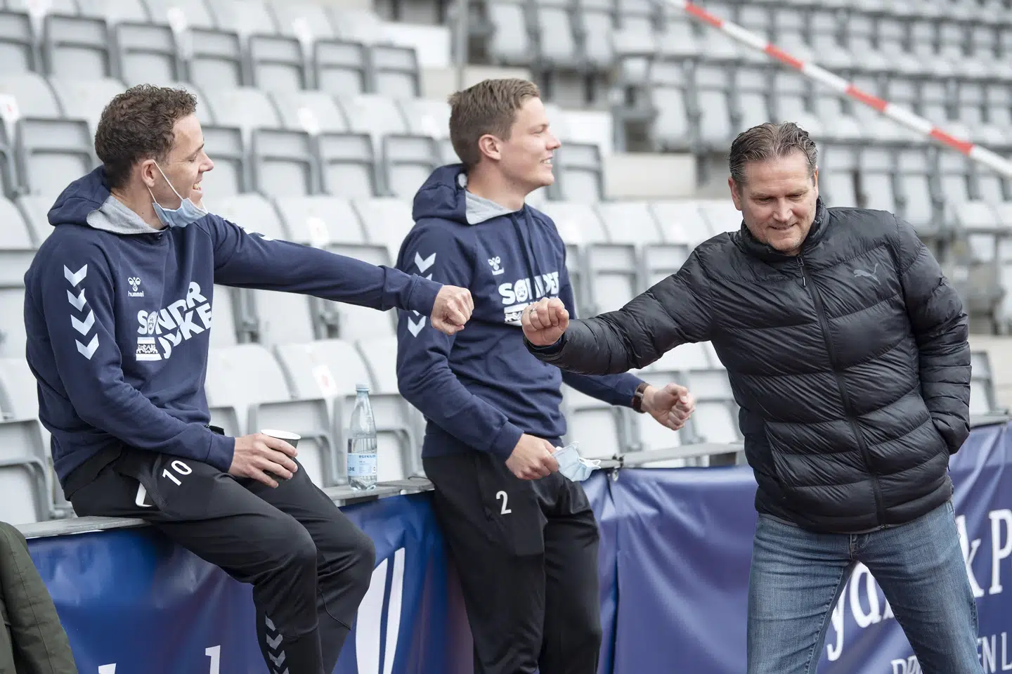 Flere af årets finalister i Sydbank Pokalen mener, at pokalfinalen skal spilles i Parken i København. Det er Randers-træner Thomas Thomasberg (til højre) og Sønderjyske-angriber Anders K. Jacobsen (til venstre) enige om. Sidste år blev finalen spillet i Esbjerg, mens torsdagens finale spilles i Aarhus. Bo Amstrup/Ritzau Scanpix