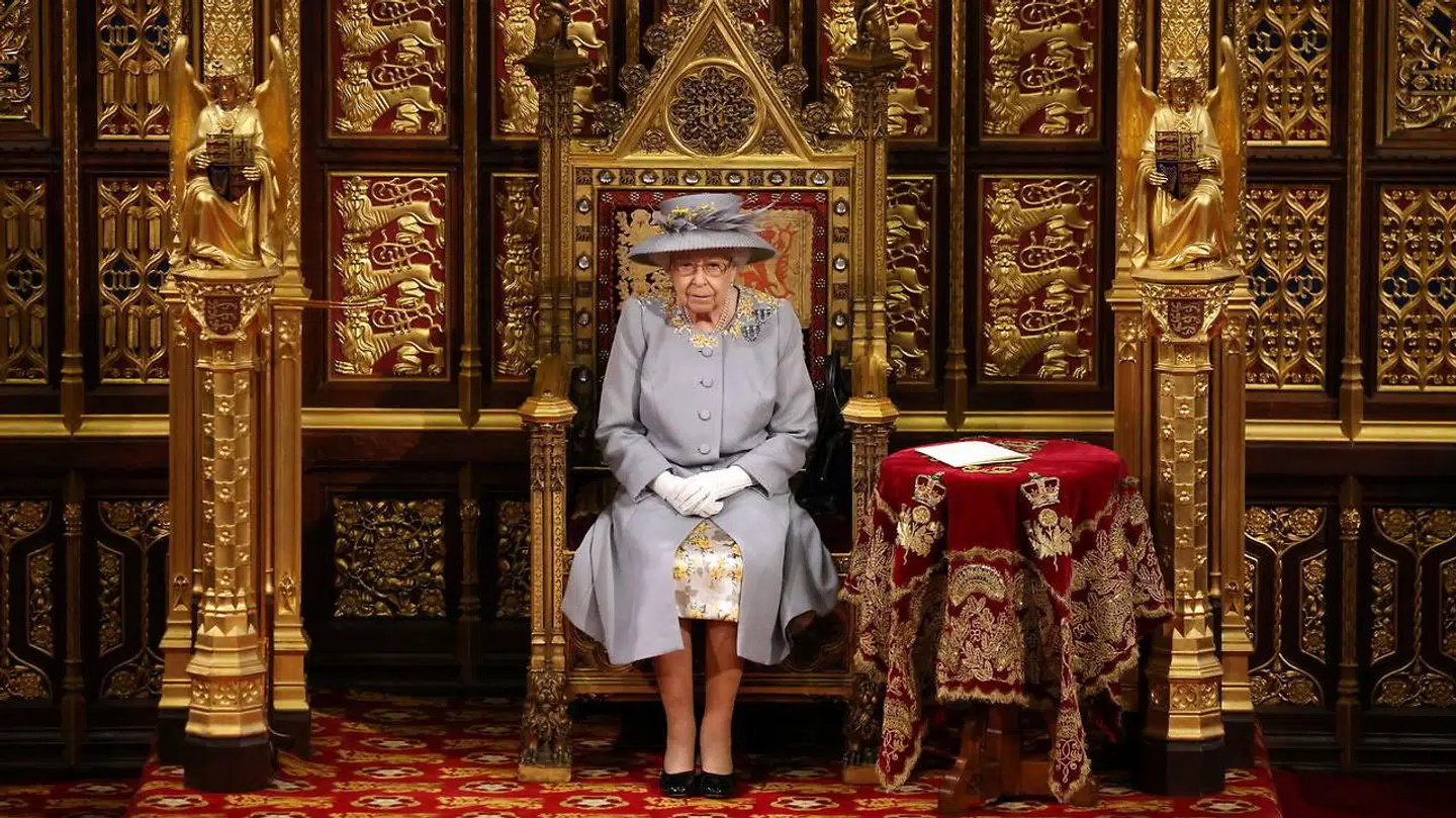 Dronning Elizabethi sin trone, der ikke længere har prins Philips ved sin side.