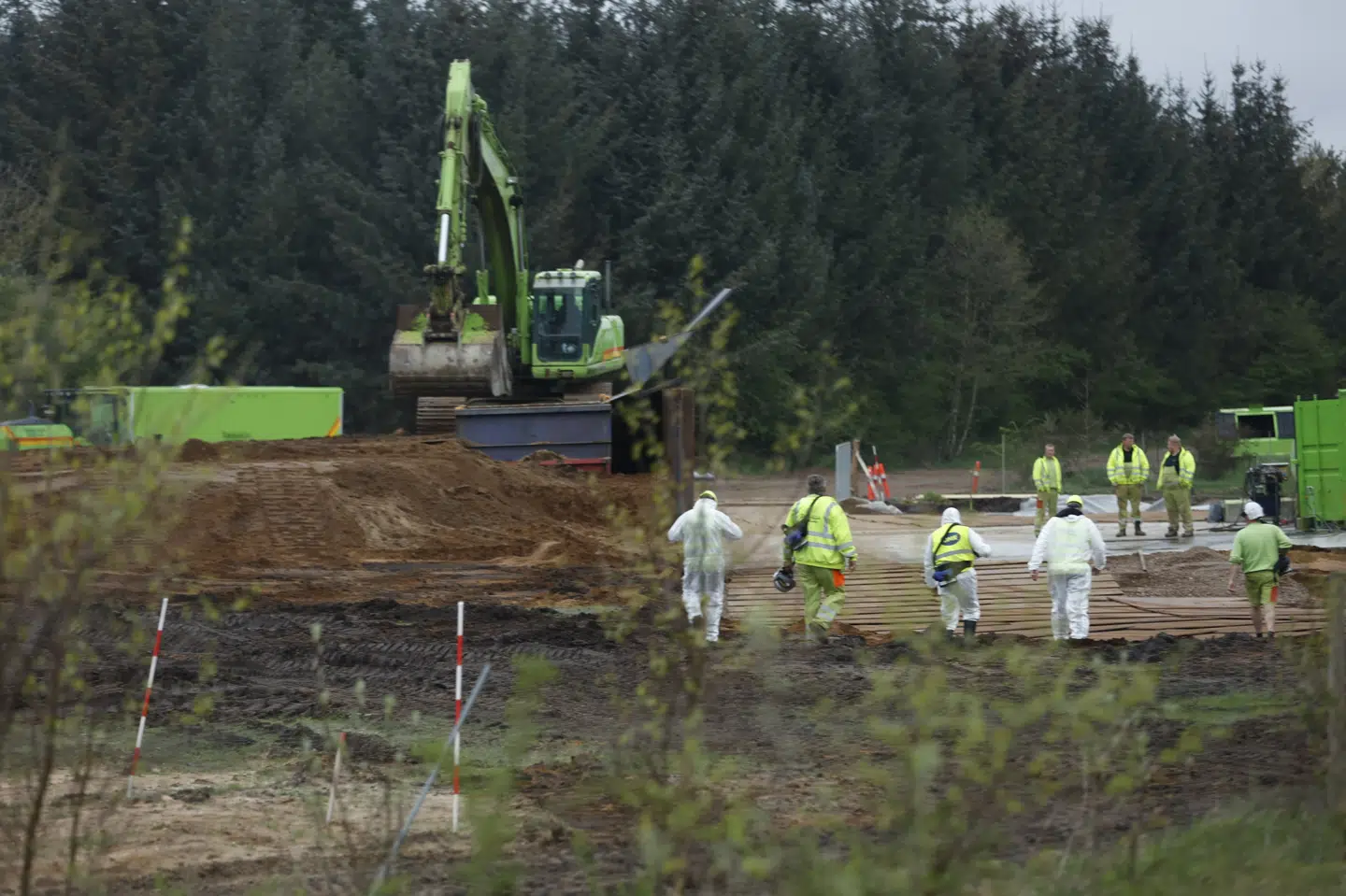 De indledende øvelser med at opgrave de omkring 13.300 ton aflivede mink er begyndt med en prøveopgravning ved Nørre Felding. Mikkel Berg Pedersen/Ritzau Scanpix