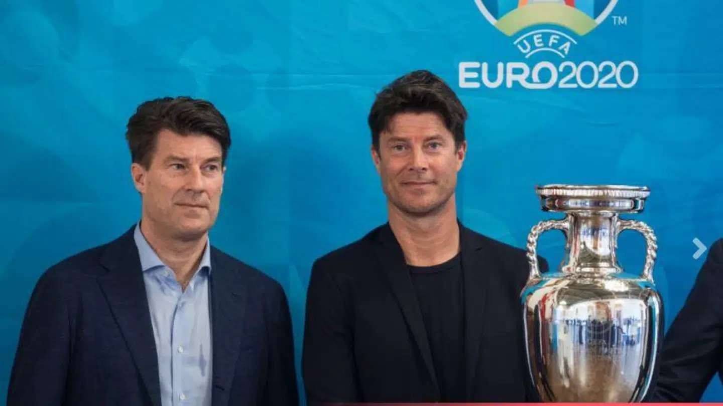 Brødrene Laudrup var på Københavns Rådhus, da EM-trofæet kom til København. Foto: Kasper Løjtved.