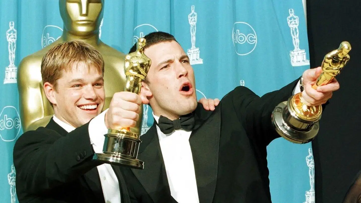 Matt Damon og Ben Affleck ses her, da de vandt to Oscars for 'Good Will Hunting' i 1998.