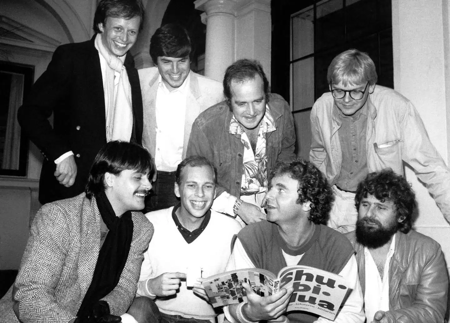 Shu-bi-dua. Øverst fra venstre: Michael Hardinger, Paul Callaby, Claus Asmussen, Jens Tage Nielsen, Kim Daugaard, Bosse Hall Christensen, Michael Bundesen og Willy Pedersen.