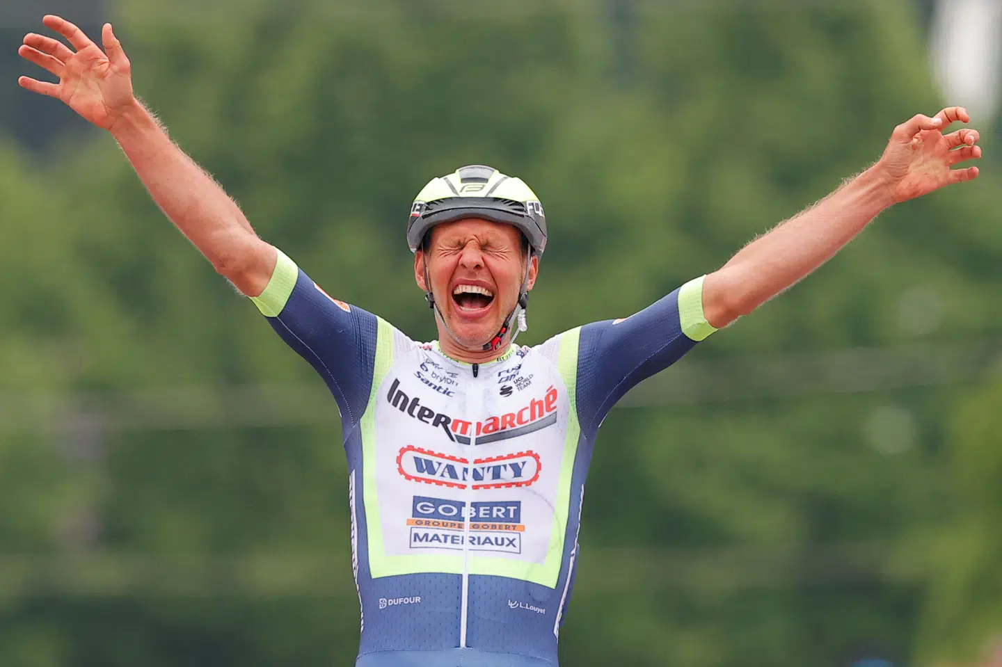 Taco van der Hoorn (Wanty) jubler med rette efter sin flotte sejr på mandagens Giro-etape. Luca Bettini/Ritzau Scanpix