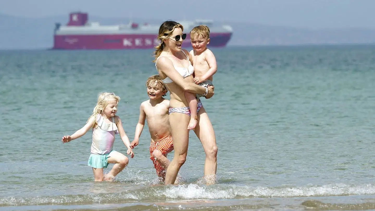 Det flotte vejr nydes vejr på Hornbæk Strand søndag den 9. maj 2021. (foto Keld Navntoft/Ritzau Scanpix 2021)