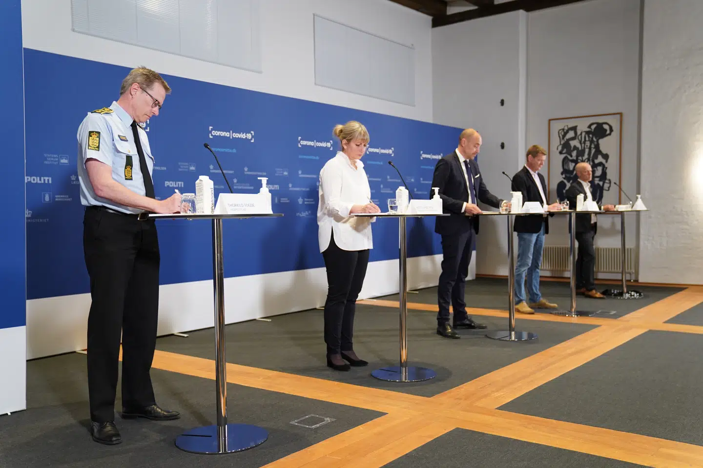 På et pressemøde mandag oplyser sundhedsmyndighederne at smitten er højest i Hovedstadsområdet, kort tid efter lukker sogn i København ned. Emil Helms/Ritzau Scanpix