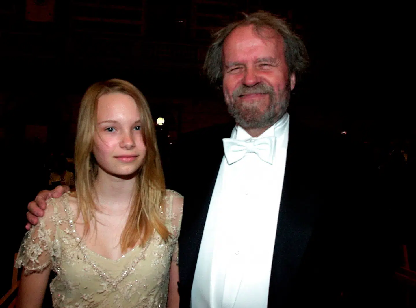 Johannes Møllehave med barnebarnet Rosa, som han har skrevet flere bøger sammen med.