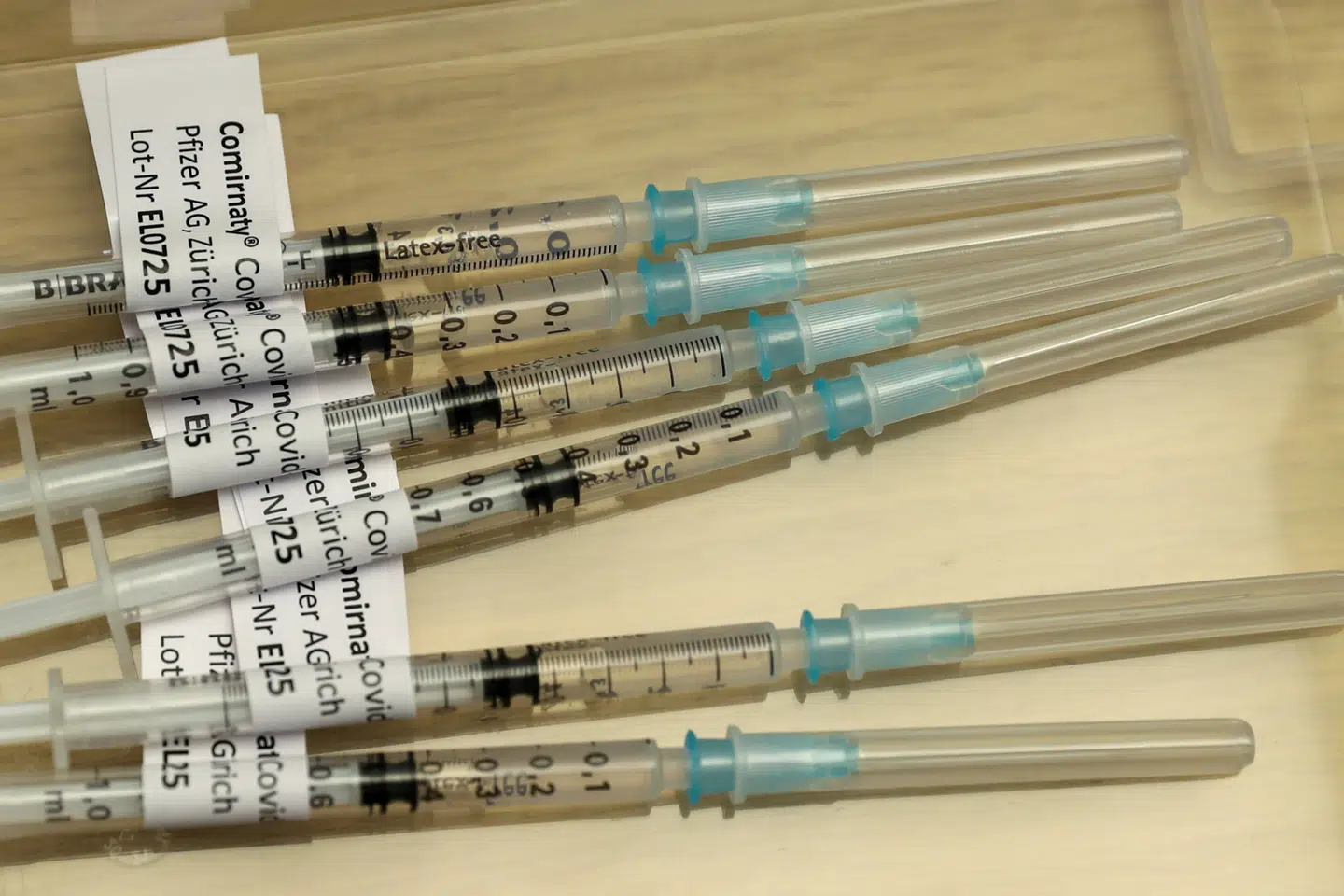 Vaccinen fra Pfizer/BioNTech virker ifølge BioNTech indtil videre på kendte coronavarianter. (Arkivfoto) Arnd Wiegmann/Reuters