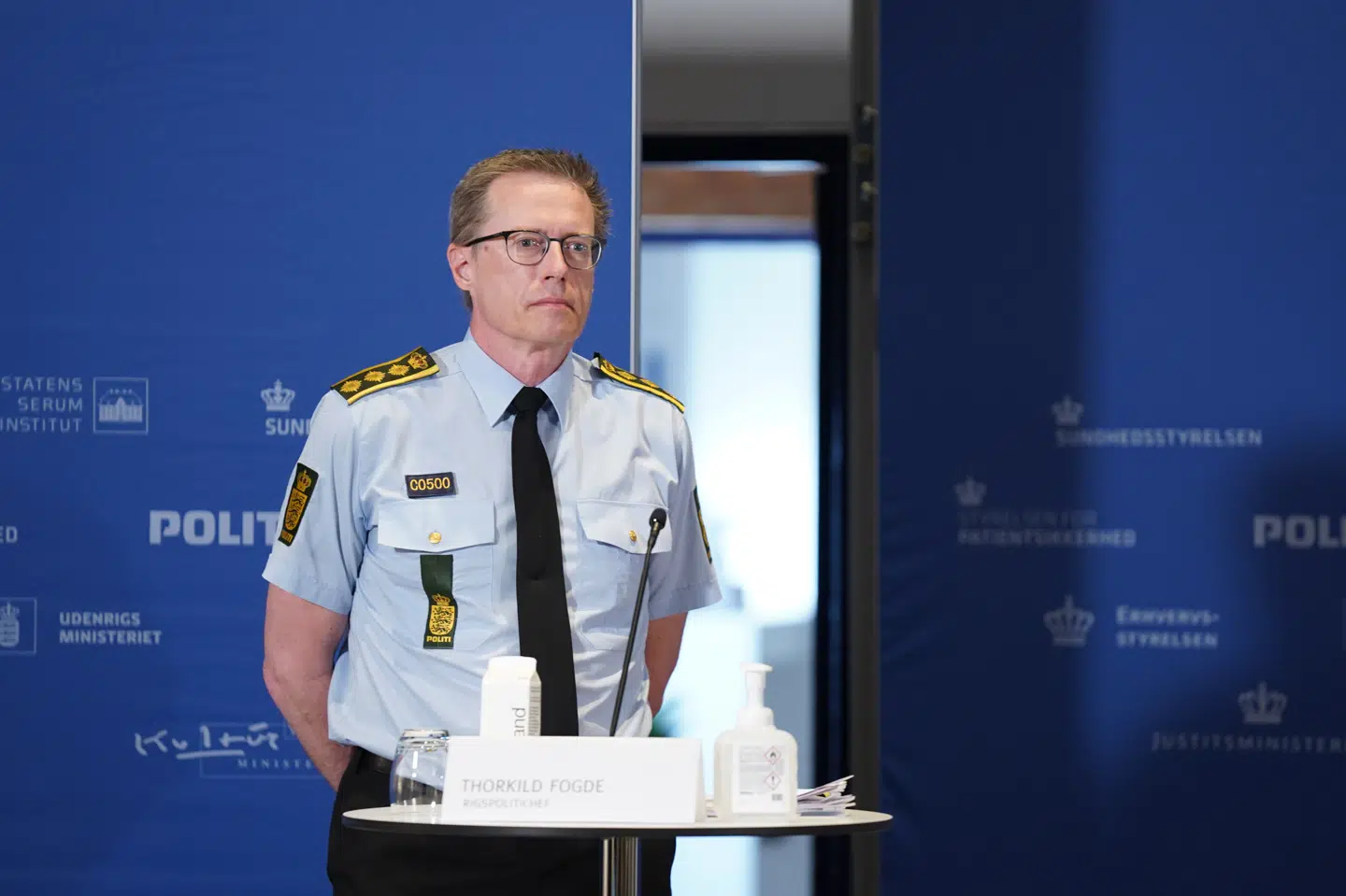 Man skal stadig være opmærksom på forsamlingsforbuddet til trods for det hævede loft, lyder det fra rigspolitichef Thorkild Fogde på et pressemøde mandag. Emil Helms/Ritzau Scanpix