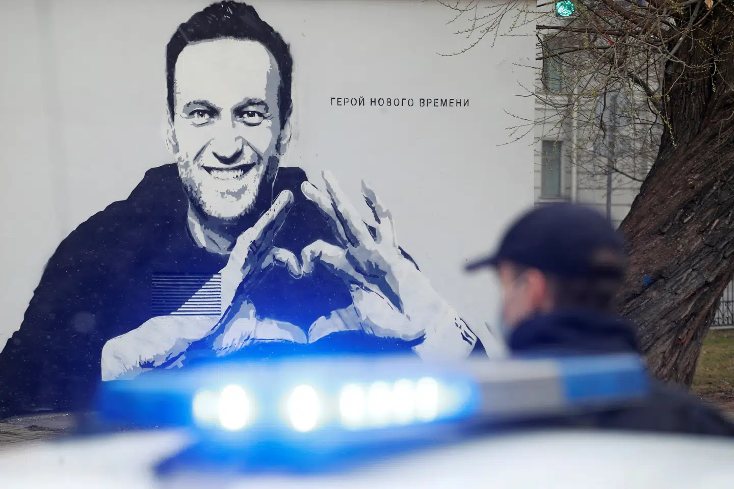 En sibirisk læge, som behandlede Putin-kritikeren Aleksej Navalnyj (foto), da han faldt om under en indenrigsflyvning i Rusland sidste år, var i weekenden eftersøgt 2200 kilometer øst for Moskva. Han forsvandt på en jagt, men dukkede op igen mandag. Anton Vaganov/Reuters