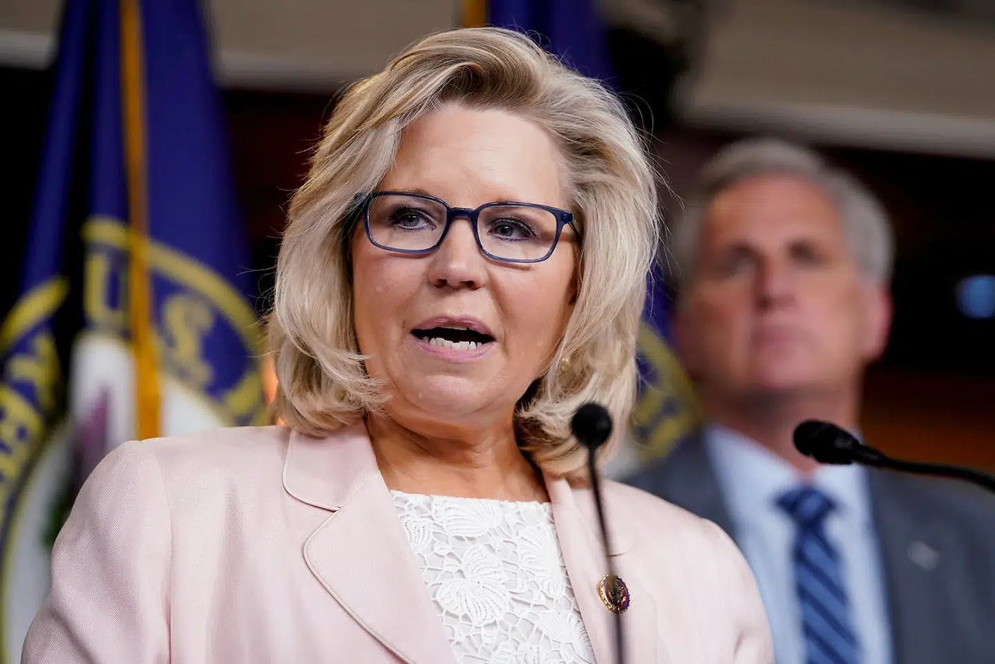Liz Cheney har som en af de toneangivende republikanere taget afstand fra Donald Trumps løgne om valgnederlaget og er nu ved at blive frataget sin magtposition i partiet.
