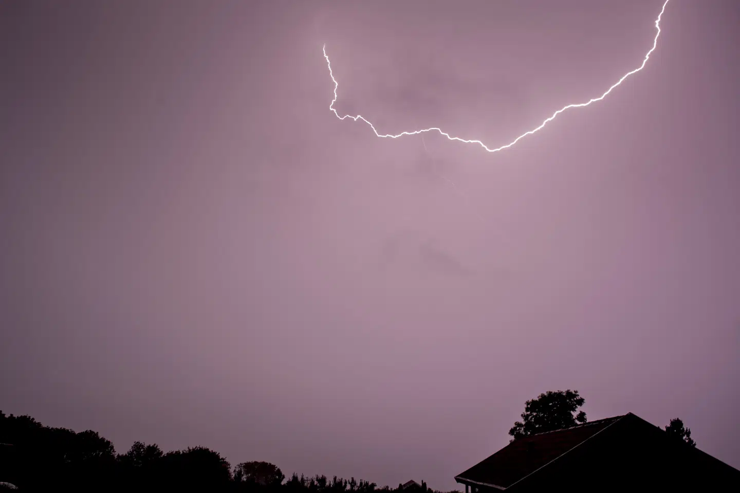 Det varme og solrige vejr søndag har bragt tordenvejr med sig. Mandag kan blive årets hidtil varmeste dag med op til 25 grader visse steder. (Arkivfoto) Mads Claus Rasmussen/Ritzau Scanpix