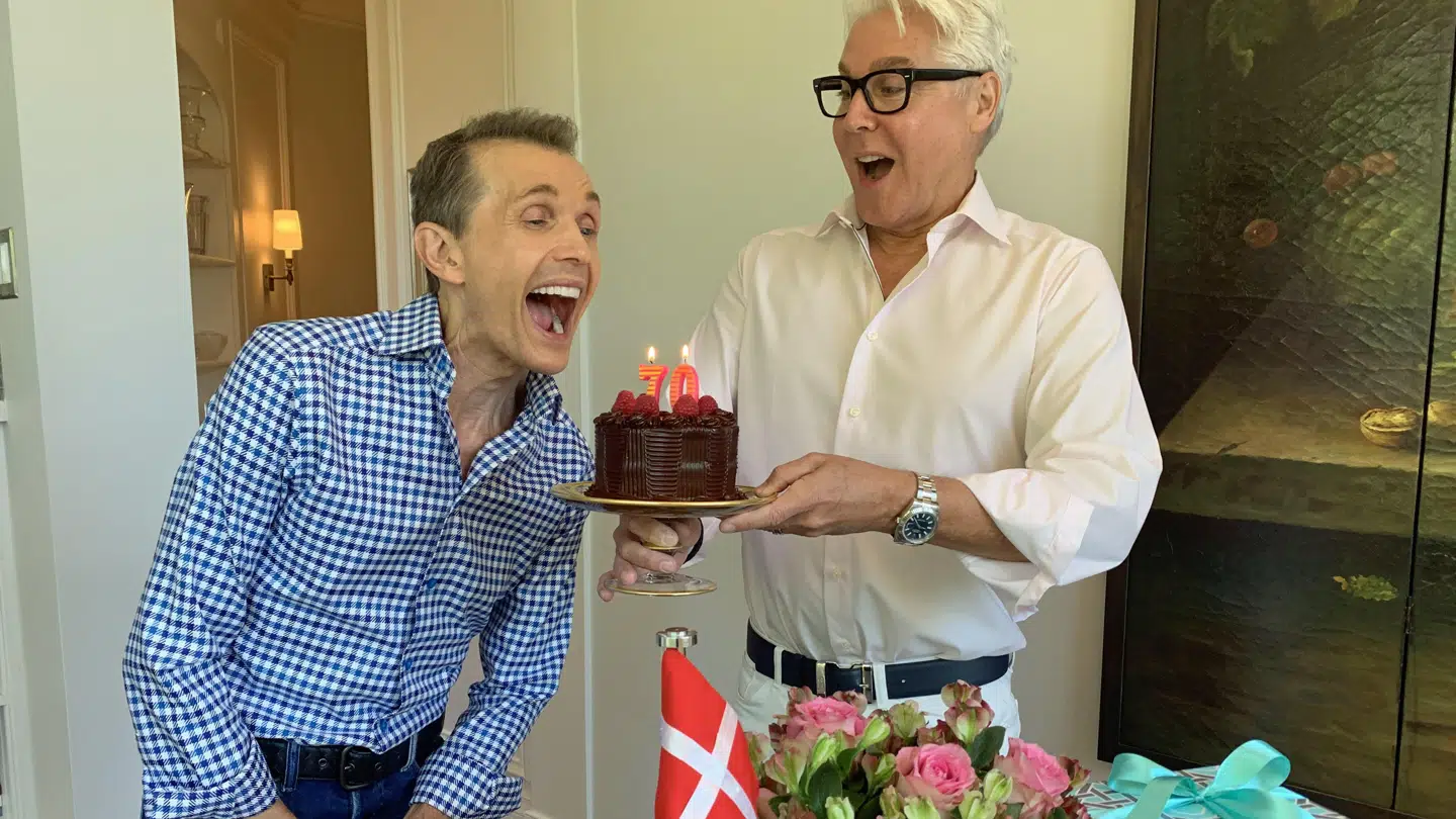 Ole Henriksen fejrede sin fødselsdag med manden Lawrence – og kage.
