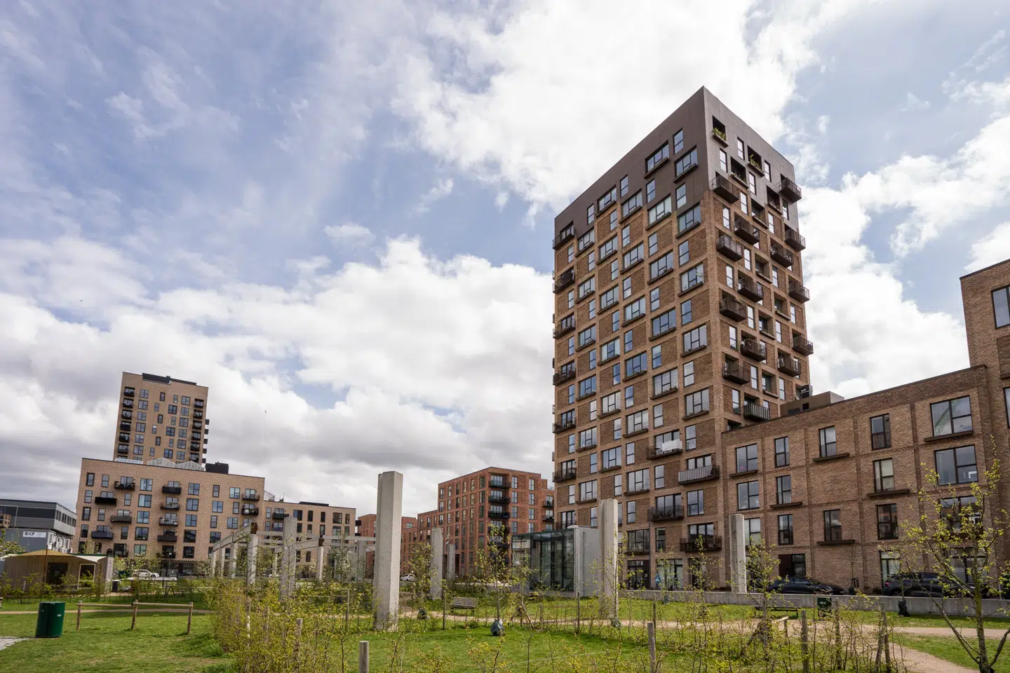 Det er blandt andet DEAS, som er Danmarks største ejendomsforvalter, der står for mange af ejendommene i det nye boligområde i Valby.