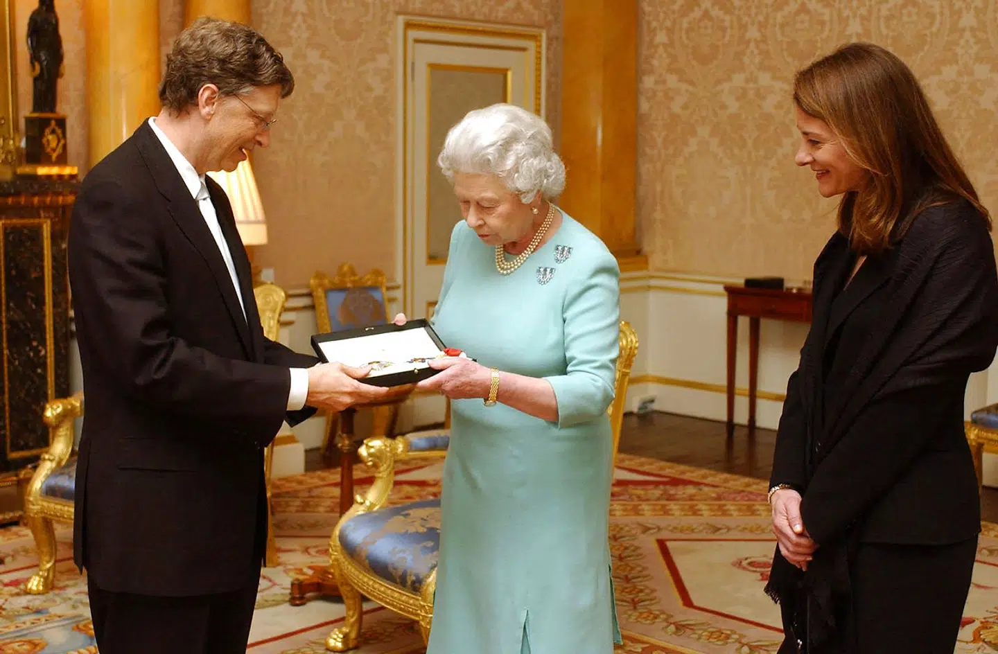 Bill Gates blev i 2005 slået til ridder af den britiske dronning. Da han ikke er britisk statsborger, kan han dog ikke tituleres 'Sir'.