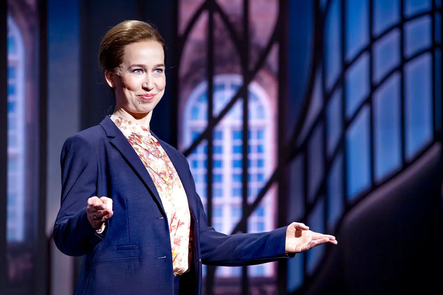Merete Mærkedahl, som mange kender fra 'Badehotellet', er ny på holdet i 2021 og har fået fornøjelsen at skulle spille rollen som statsminister Mette Frederiksen.