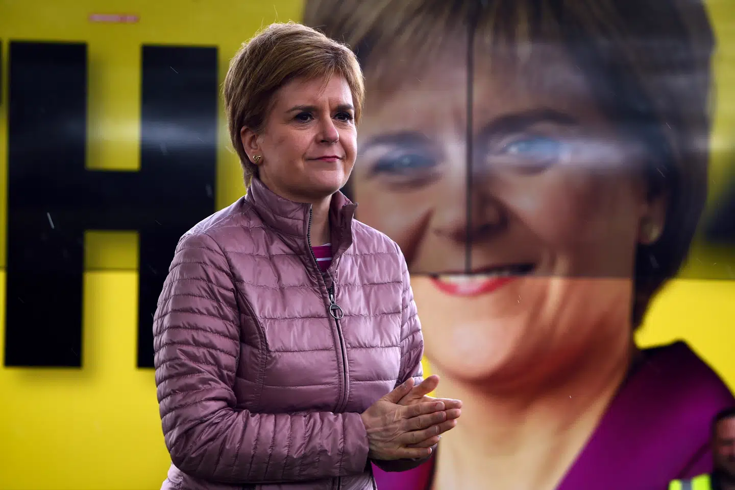 Skotlands førsteminister, Nicola Sturgeon, fik ikke helt det valgresultat, hun havde ønsket. Men hun presser alligevel på for en ny folkeafstemning om løsrivelse fra Storbritannien. Pool/Reuters