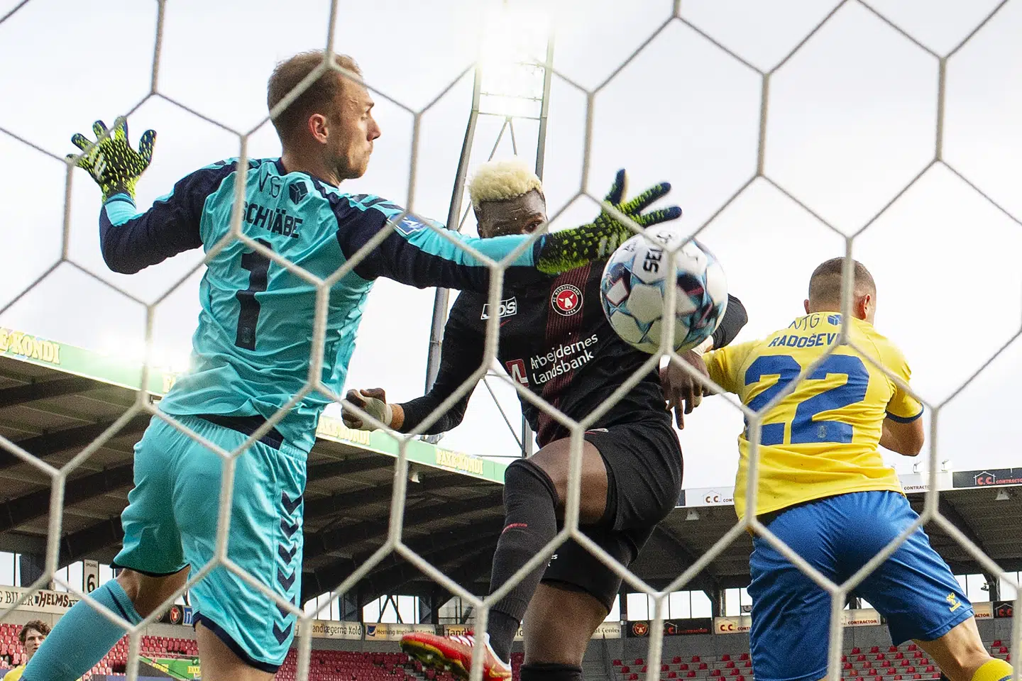 Sory Kaba scorer her til 1-0 i det seneste opgør mellem FC Midtjylland og Brøndby for fem uger siden. Søndag aften mødes holdene igen - denne gang på Brøndby Stadion. Bo Amstrup/Ritzau Scanpix