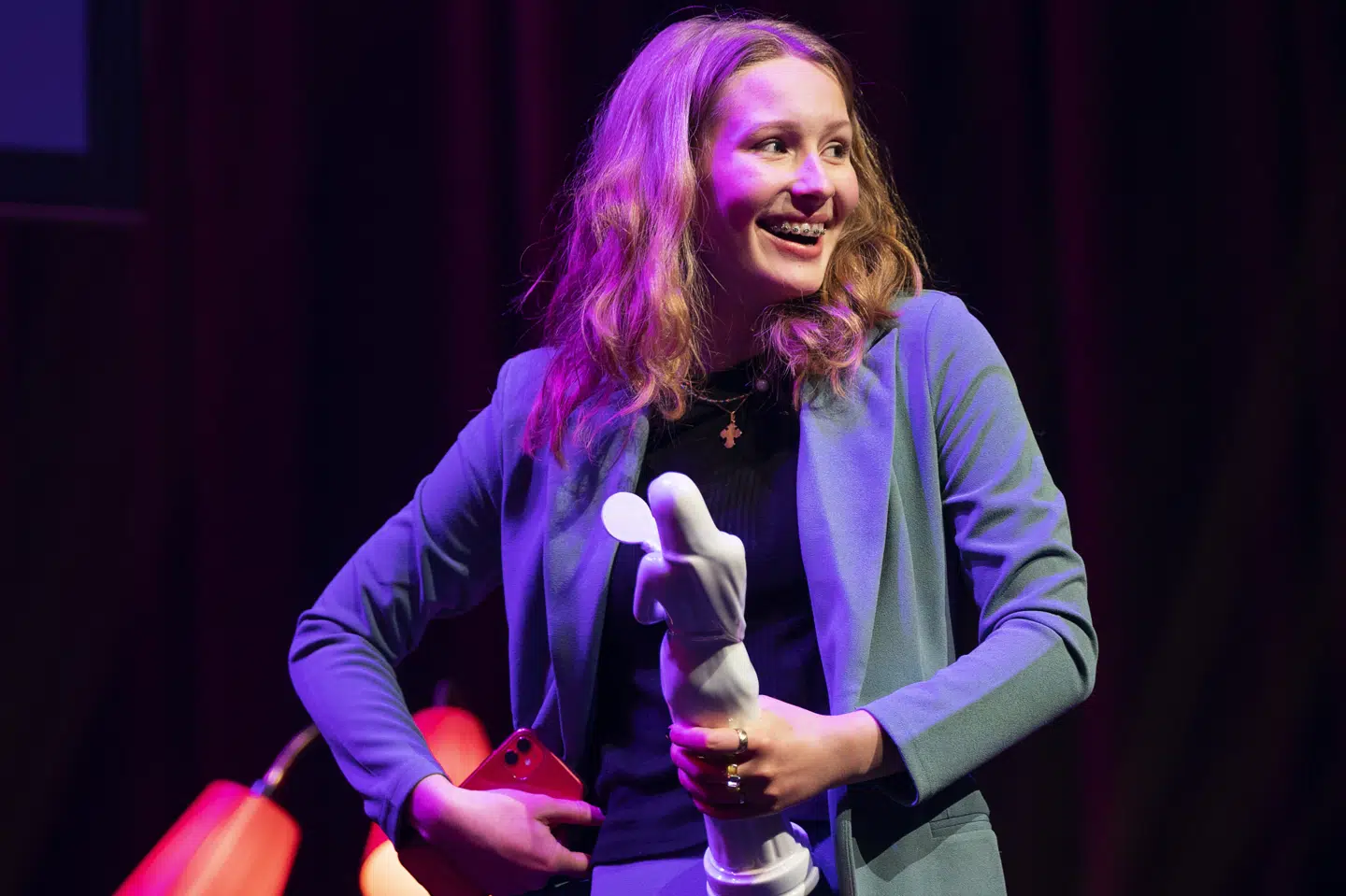 Kaya Toft Loholt var oppe mod rutinerede navne som Trine Dyrholm for filmen Erna i krig, Amanda Collin og Danica Curcic - begge for filmatiseringen af romanen Undtagelsen - og Sandra Guldberg Kampp for dramaet Kød & Blod. Men den kun 13-årige skoleelev blev altså kåret som Bedste Kvindelige Hovedrolle. Claus Bech/Ritzau Scanpix