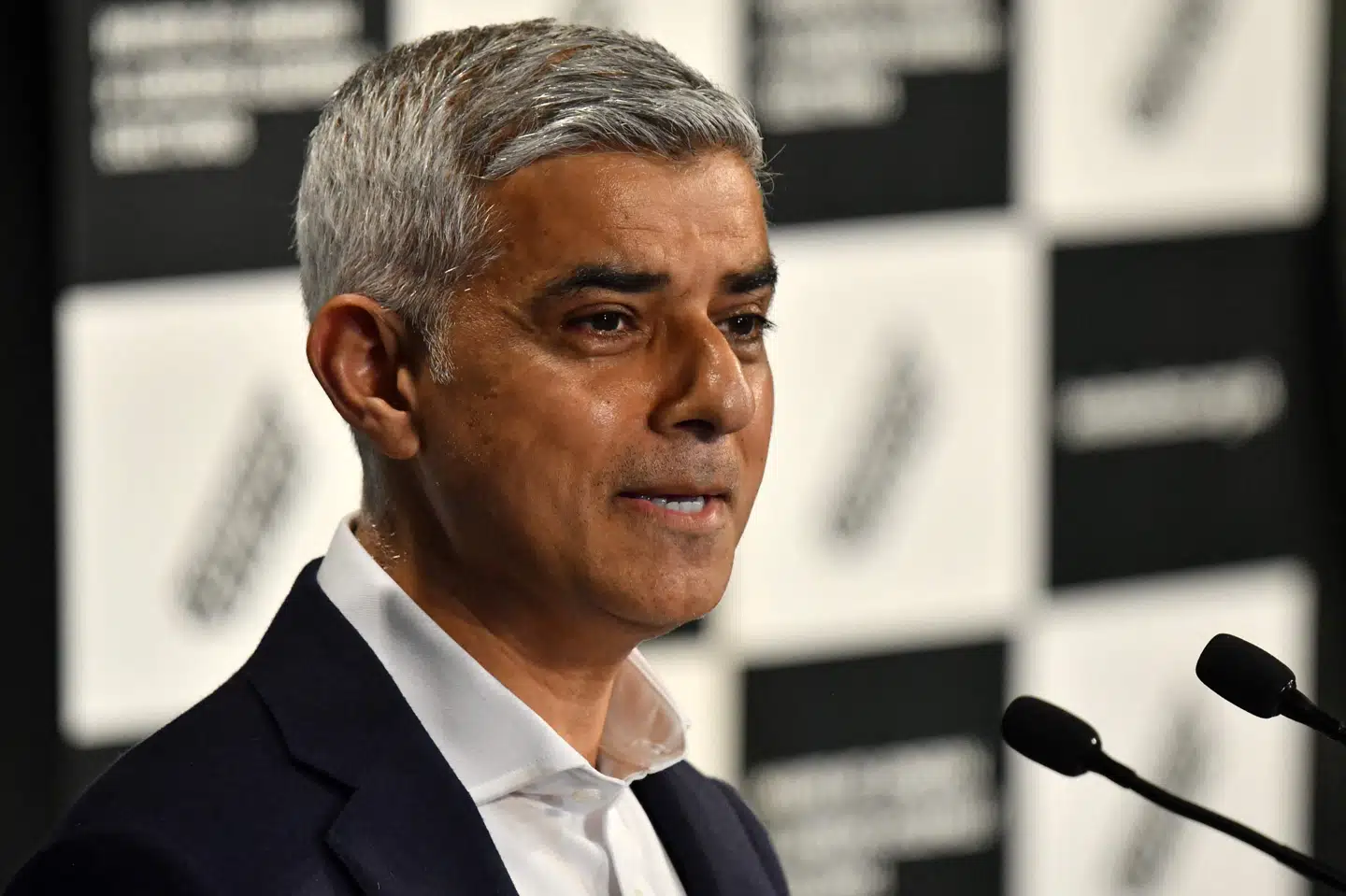 - Jeg er beæret og ydmyg over den tillid, som Londons borgere har vist mig ved at lade mig stå i spidsen for den bedste by på Jorden, siger Khan, der i sin kampagne har haft fokus på jobskabelse og turisme. Justin Tallis/Ritzau Scanpix