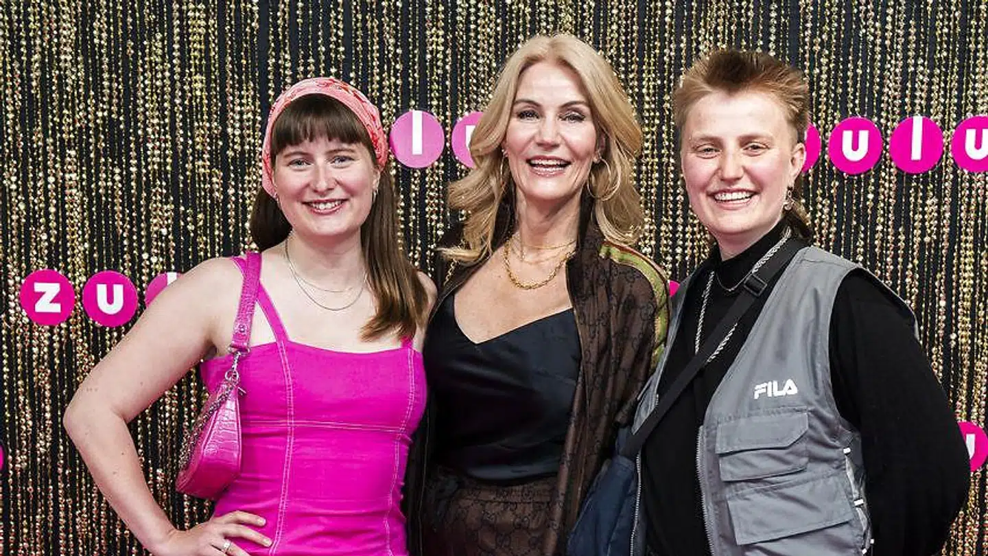Da Helle Thorning mødte op på den røde løber ved Zulu Awards i KB Hallen sammen med sine to døtre, blev hun kaldt 'Bordello-mor' af en journalist.
