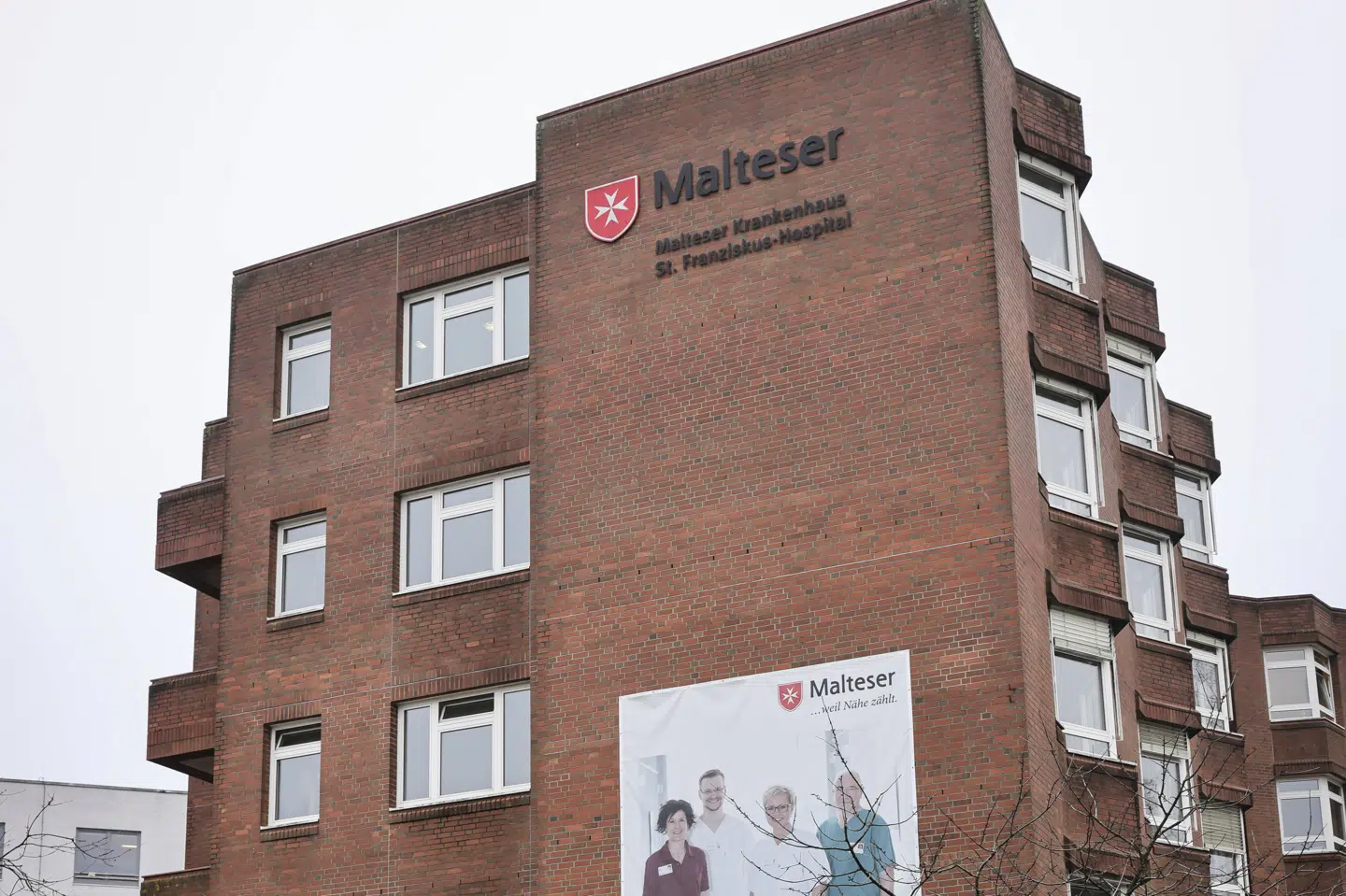 Franziskus-hospitalet i Flensborg ligger i det evakuerede område. Det betyder, at en del af patienterne blev flyttet. Christian Charisius/Ritzau Scanpix