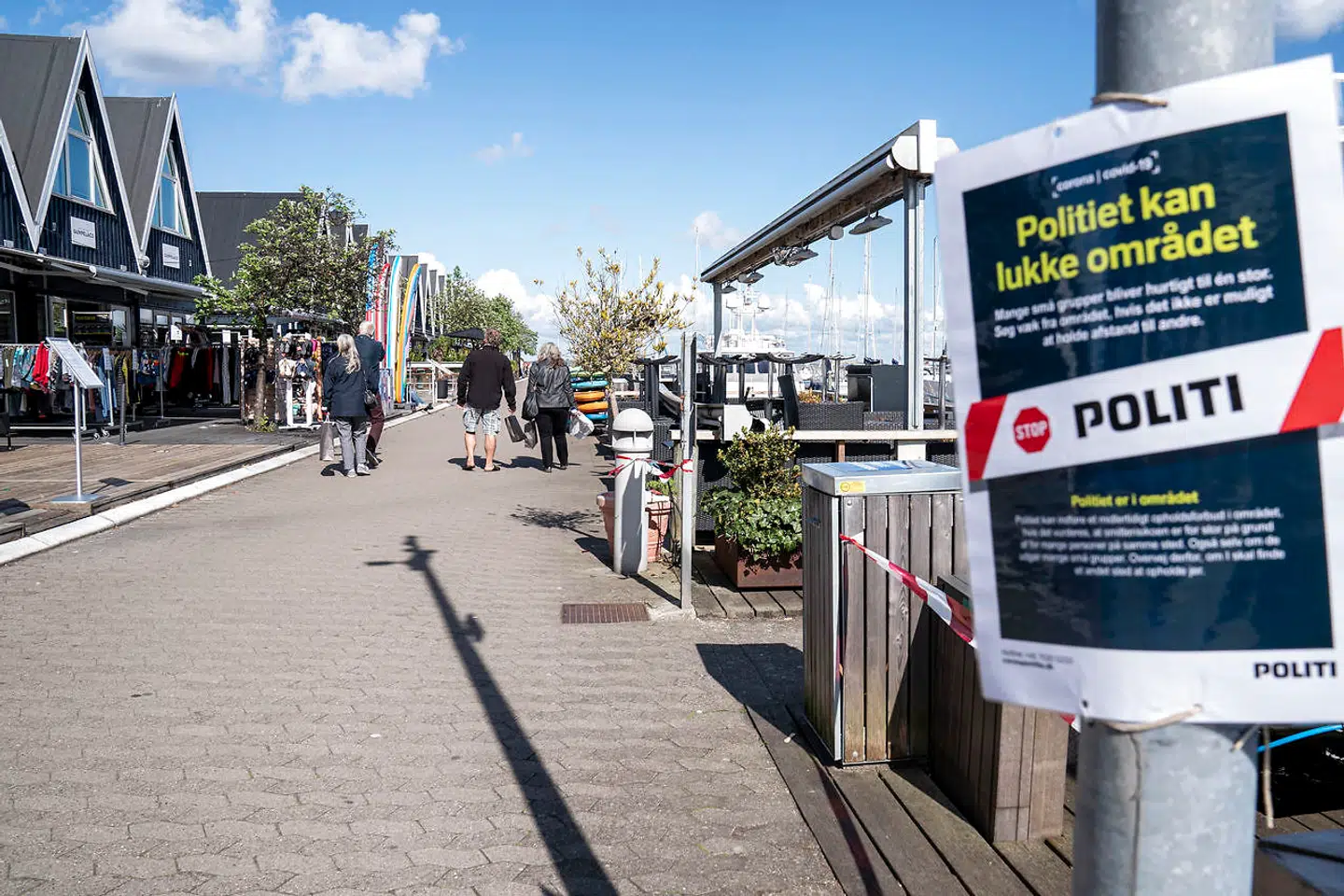 Billede fra Rungsted Havn fra maj 2020, hvor der kunne udstedes opholdsforbud. Nu skal Hørsholm kommune lukke ned på grund af stigende smitte med coronavirus. (Foto: Niels Christian Vilmann/Ritzau Scanpix)