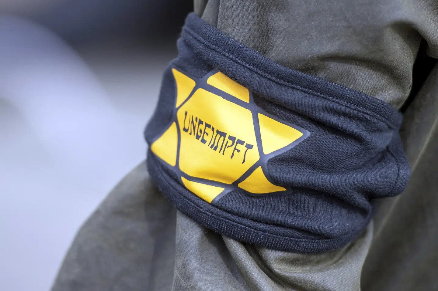 Vaccinemodstandere i Tyskland har brugt den gamle gule jødestjerne fra nazitiden til at forsøge at fremme deres egen sag. Christophe Gateau/Ritzau Scanpix