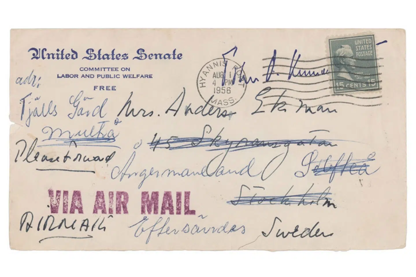 Brevene er skrevet på officiel papir fra myndighederne. Foto: Presse