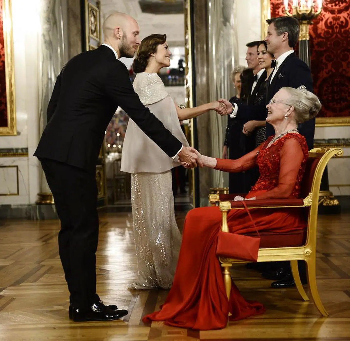 Maria Lucia Heiberg Rosenberg med sin forlovede, Albin Fredy Ljungqvist, til dronning Margrethes aftenselskab for kunst og kultur på Christiansborg Slot i 2016.