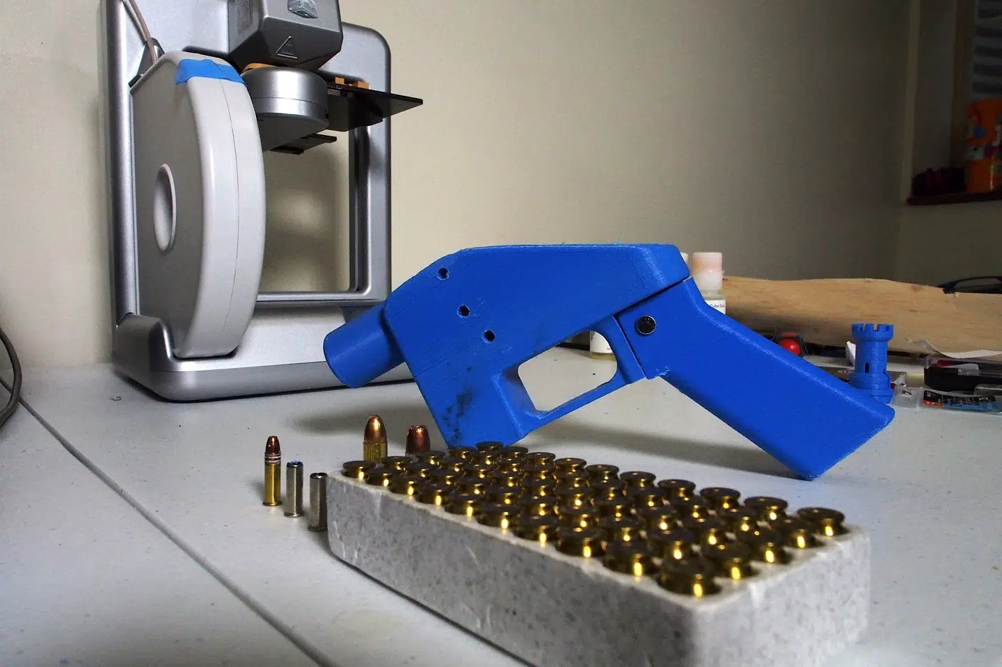 Ifølge det amerikanske justitsministerium er mange af de såkaldte spøgelsesvåben lavet af forskellige dele, som er købt online, samt med komponenter fra en 3D-printer. (Arkivfoto) Robert Macpherson/Ritzau Scanpix