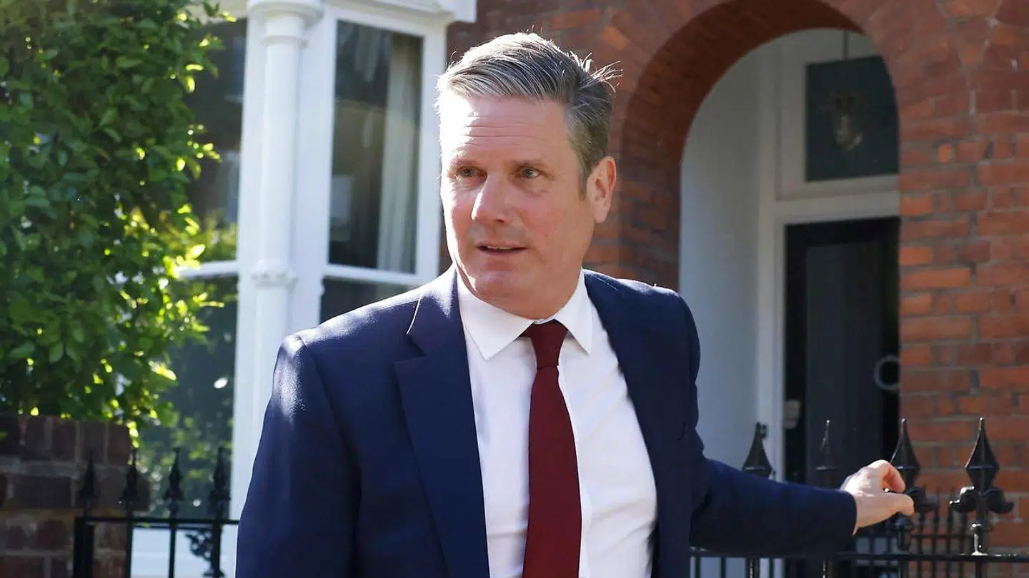 Labour-leder Keir Starmer ser ud til at være regionalvalgets store taber. Her forlader han sit hjem i London tidligere i dag. Foto: Tolga Akmen/AFP