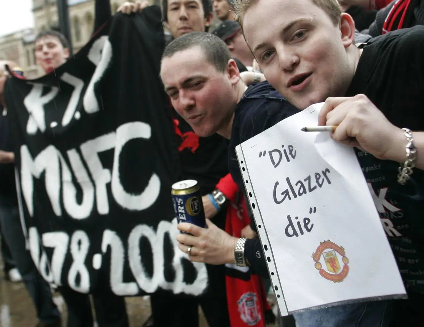 Fans protesterer mod Glazers i 2005.