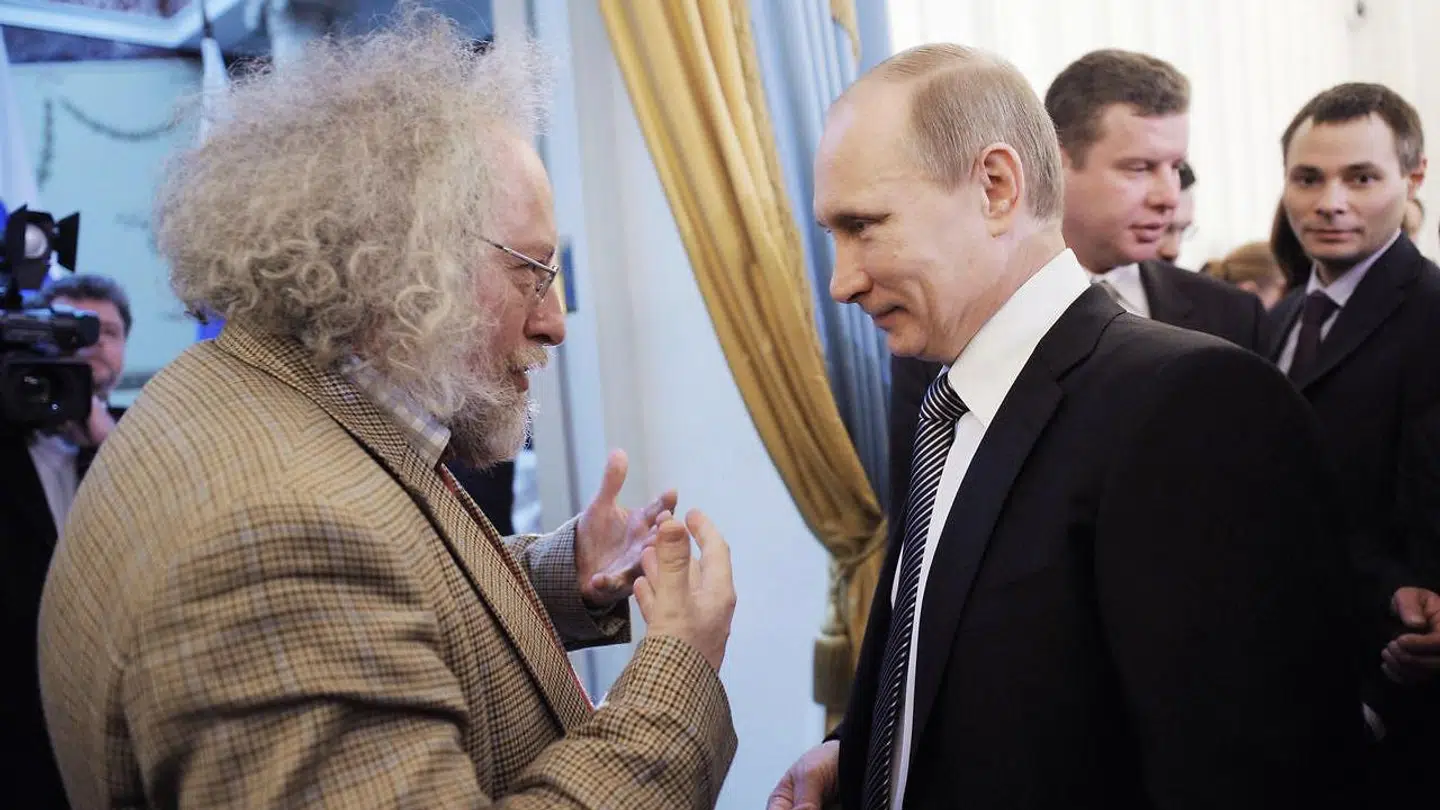 Vladimir Putin (th) i samtale med Alexey Venediktov i 2012.