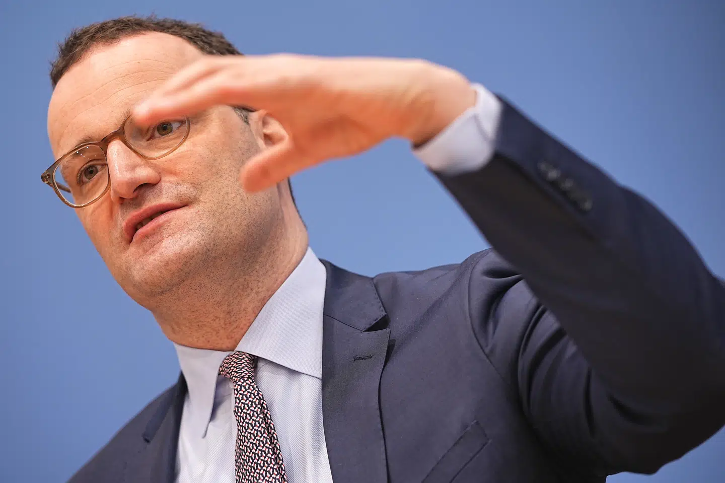 Den tredje bølge med coronasmitte i Tyskland synes at være blevet brudt, siger landets sundhedsminister, Jens Spahn. Michael Kappeler/Ritzau Scanpix