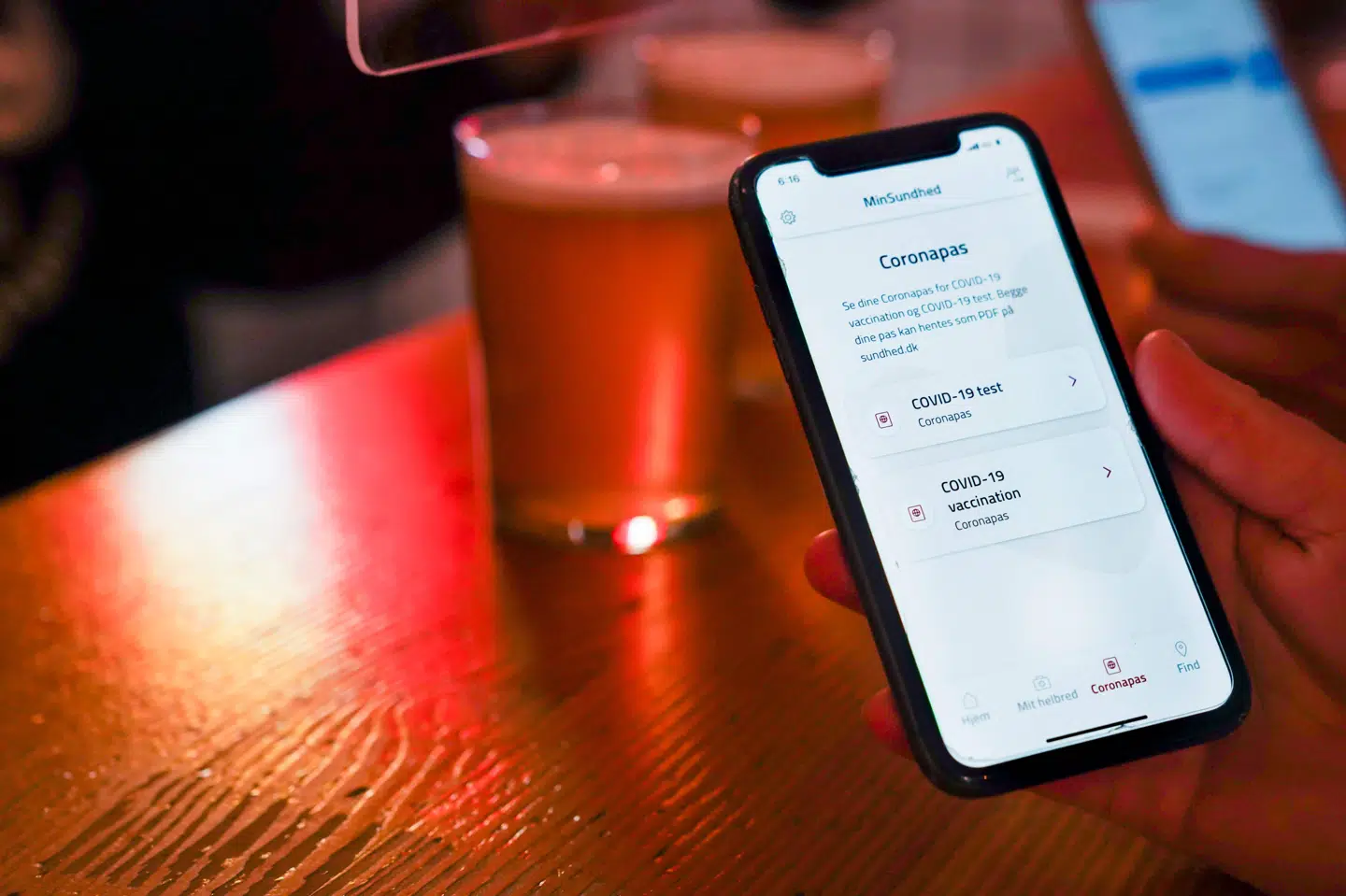 Det bør kun være et krav, at man skal vise coronapas på forhånd, hvis man skal til eksempelvis koncert eller andre steder, hvor mange samles fra på tværs af landet, mener De Radikale. De er med i rækken af partier, der fredag ønsker en plan for, hvordan coronapasset skal udfases.