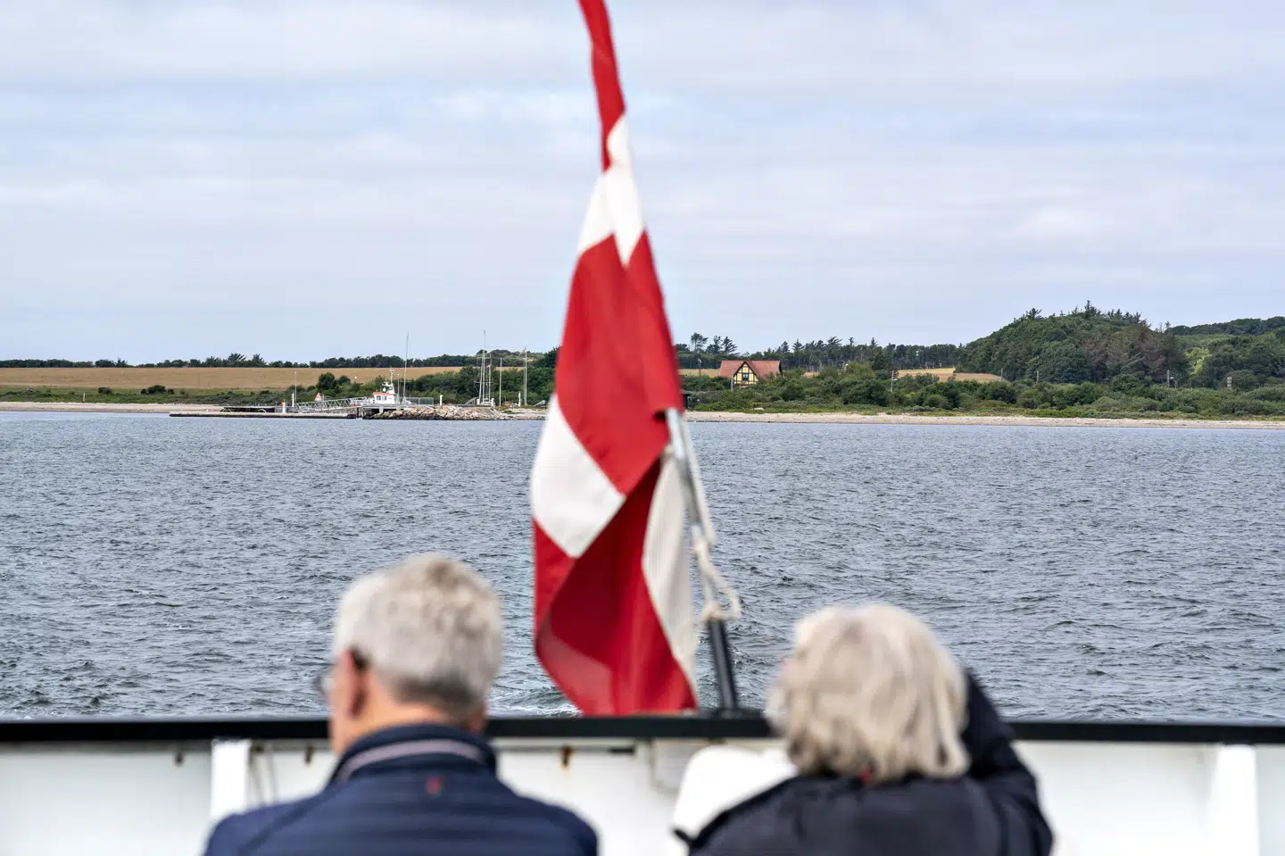 Som en del af sidste års sommerpakke blev det blandt andet billigere at tage bilen med på tur rundt i det danske sommerland. Flere øer - eksempelvis Fanø - oplevede et så stort boom i antallet af besøgende, især i bil, at de har udtrykt ønske om en længere periode med gratis billetter til gående og cykler. (Arkivfoto) Henning Bagger/Ritzau Scanpix