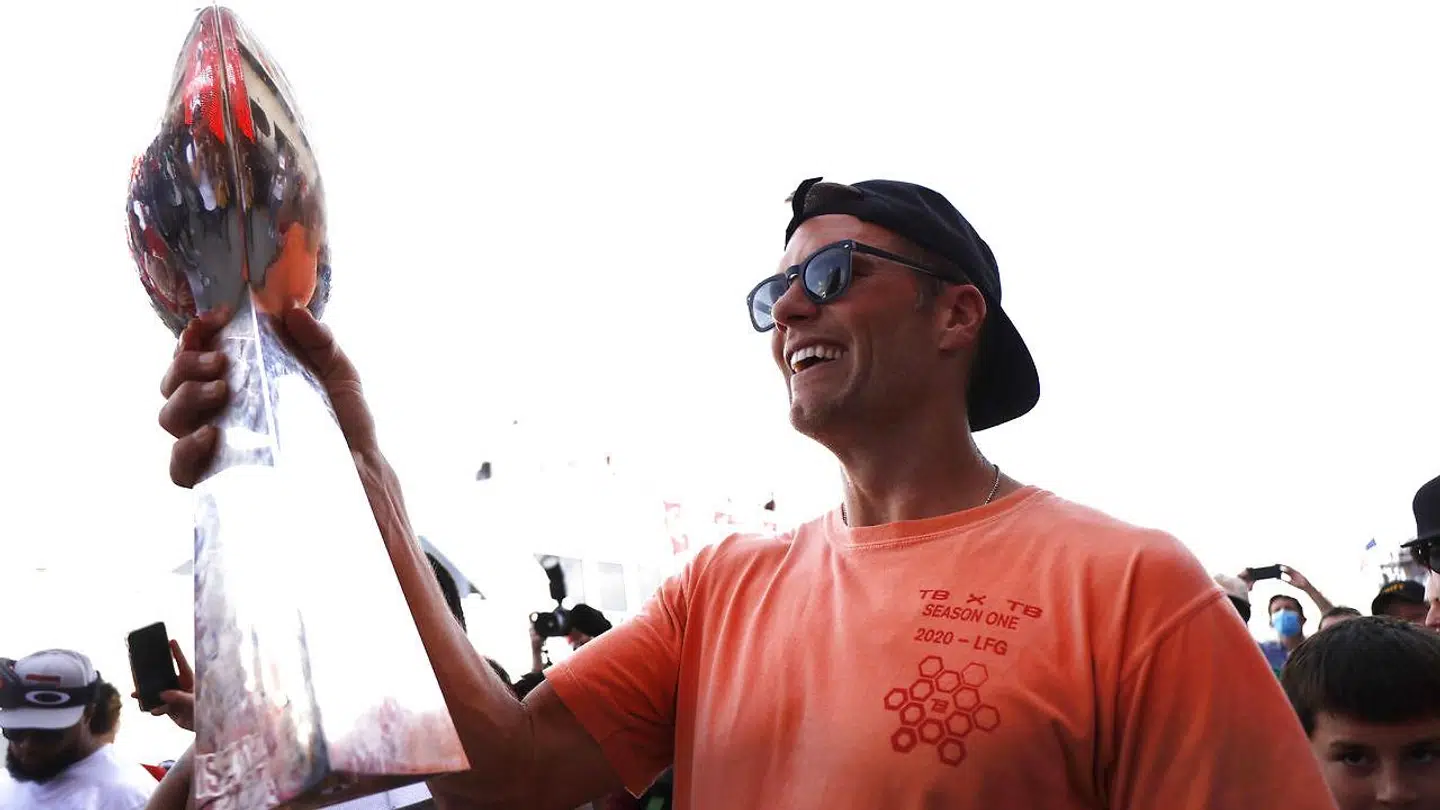 Tom Brady iført de danske solbriller til Super Bowl-festen.